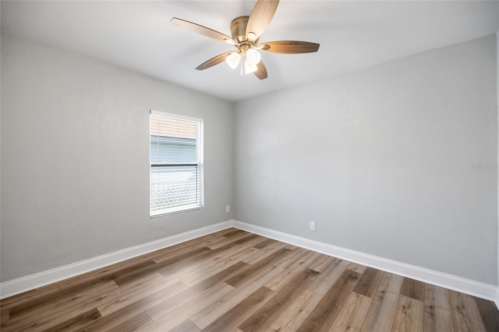 5907 N OLA AVE — photo 24