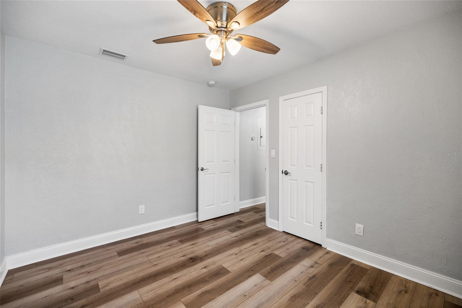 5907 N OLA AVE — photo 23
