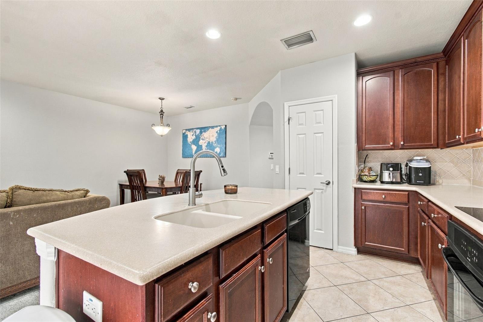 2951 BIRCHCREEK DR — photo 7