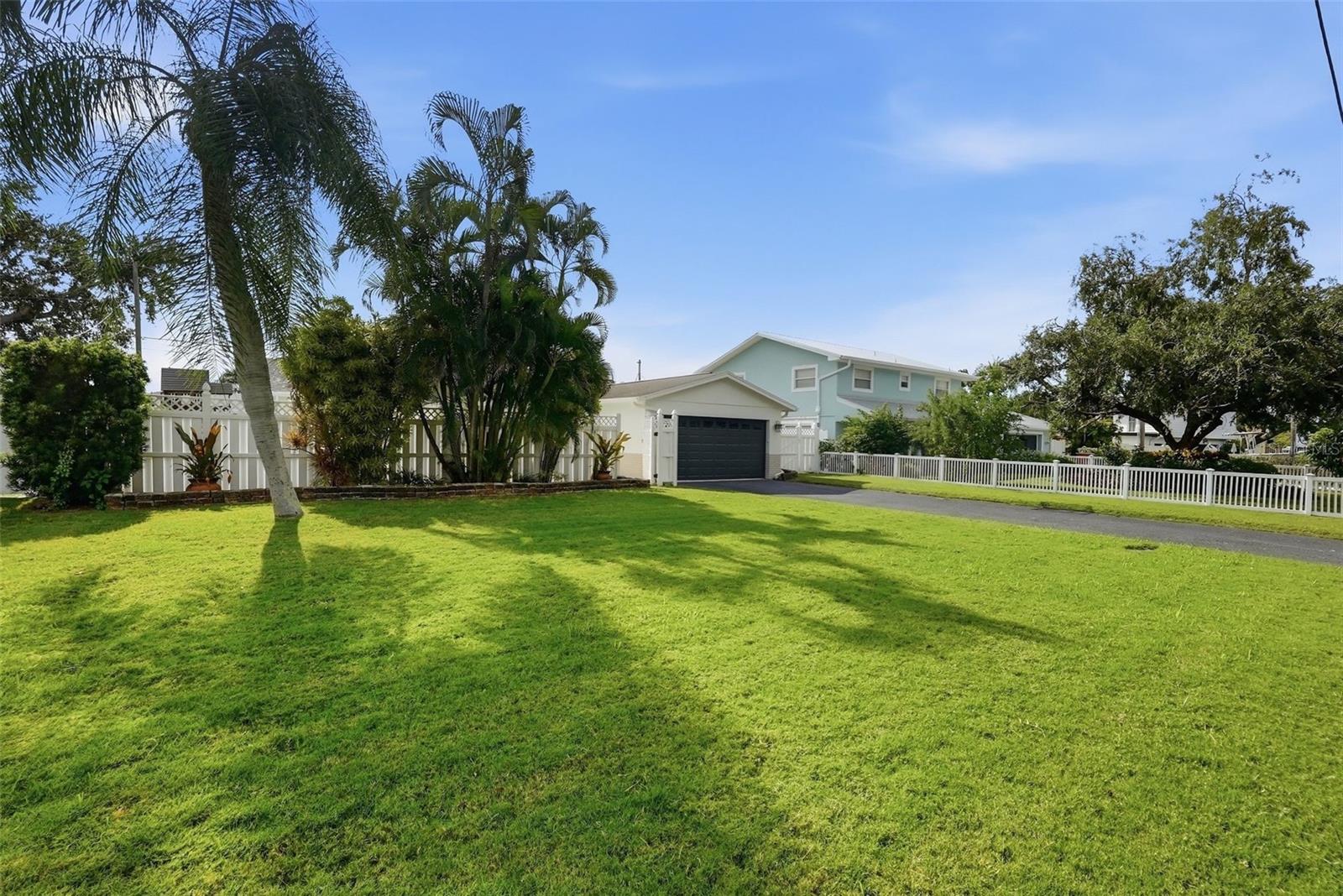 5860 BAYSHORE DR — photo 3