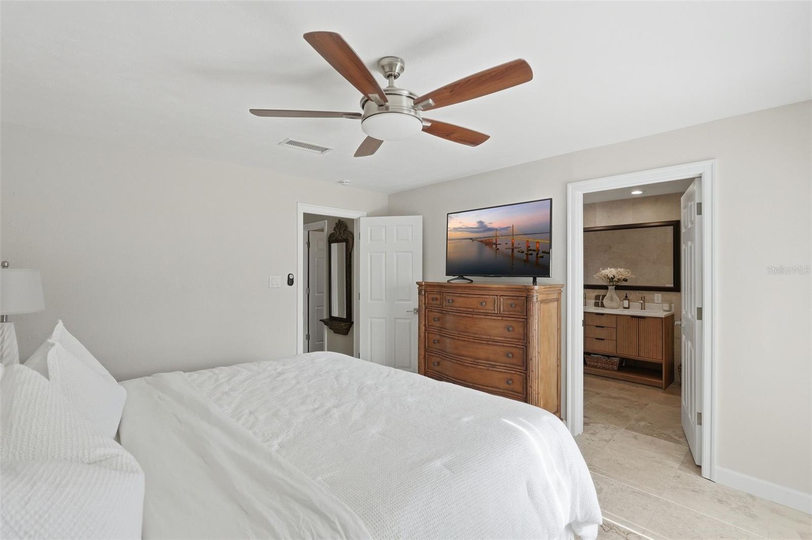 5860 BAYSHORE DR — photo 15