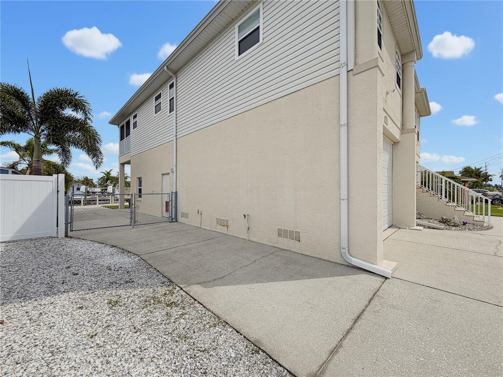 13540 MARIA DR — photo 59