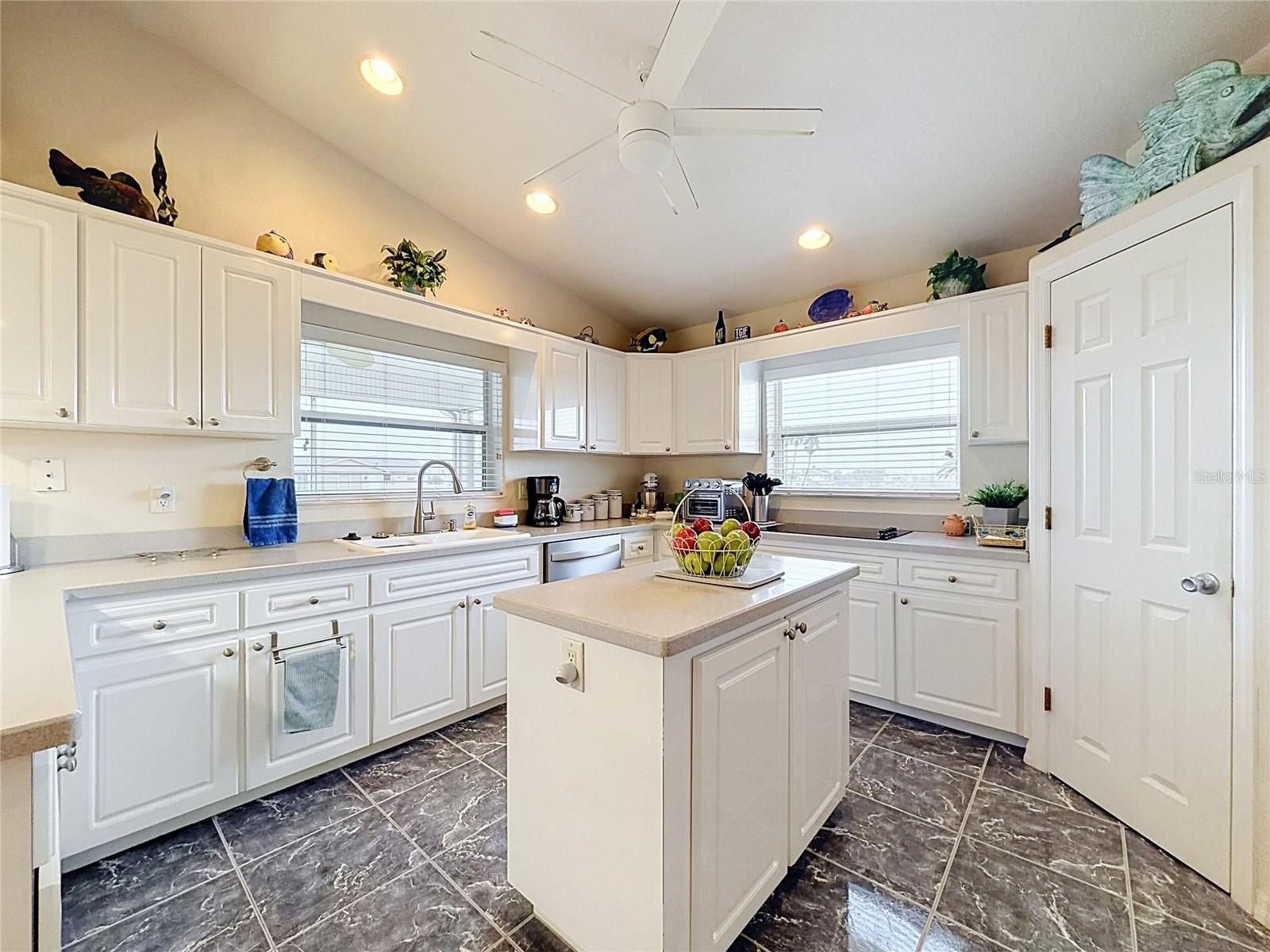 13540 MARIA DR — photo 22