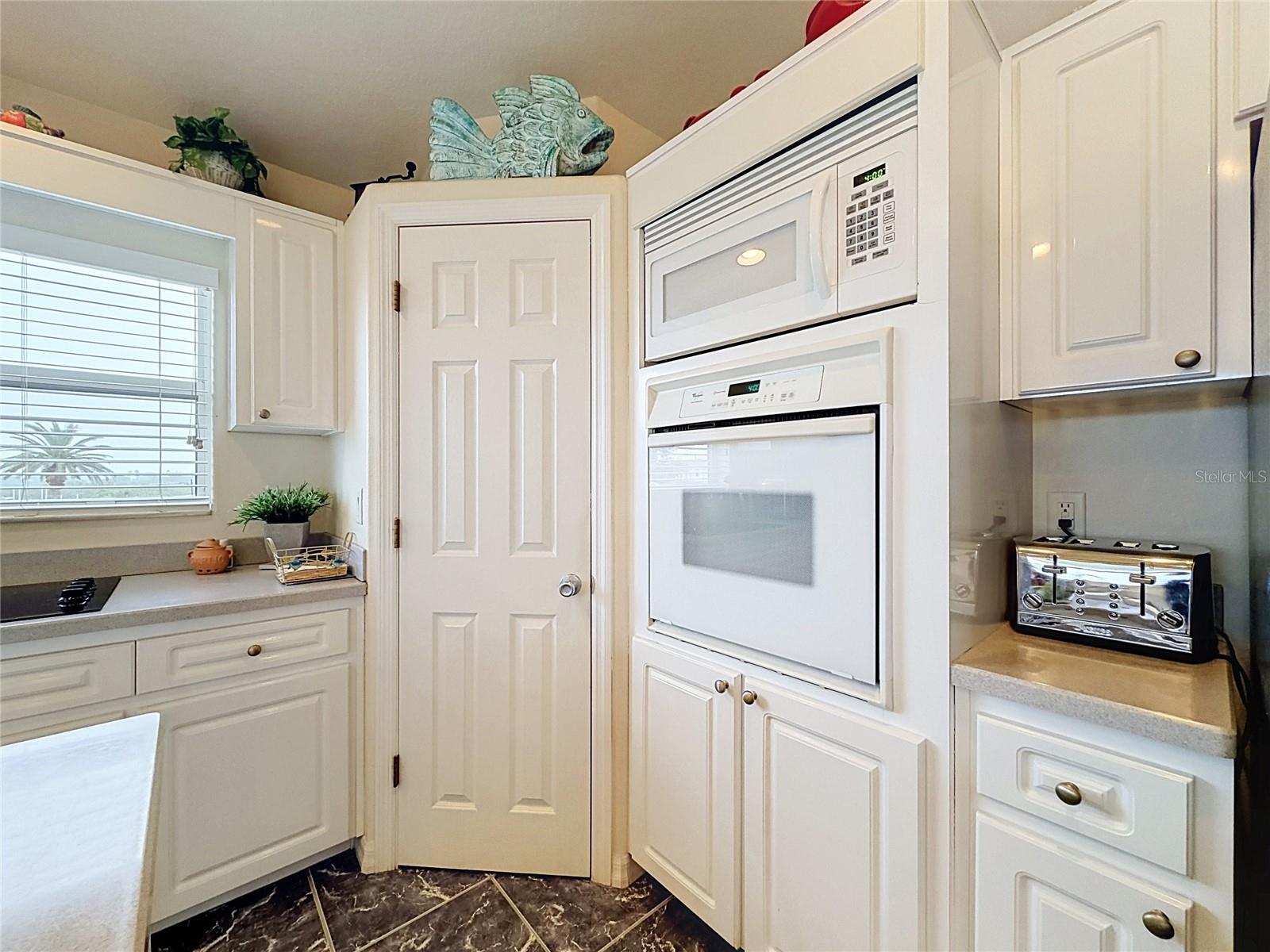 13540 MARIA DR — photo 30