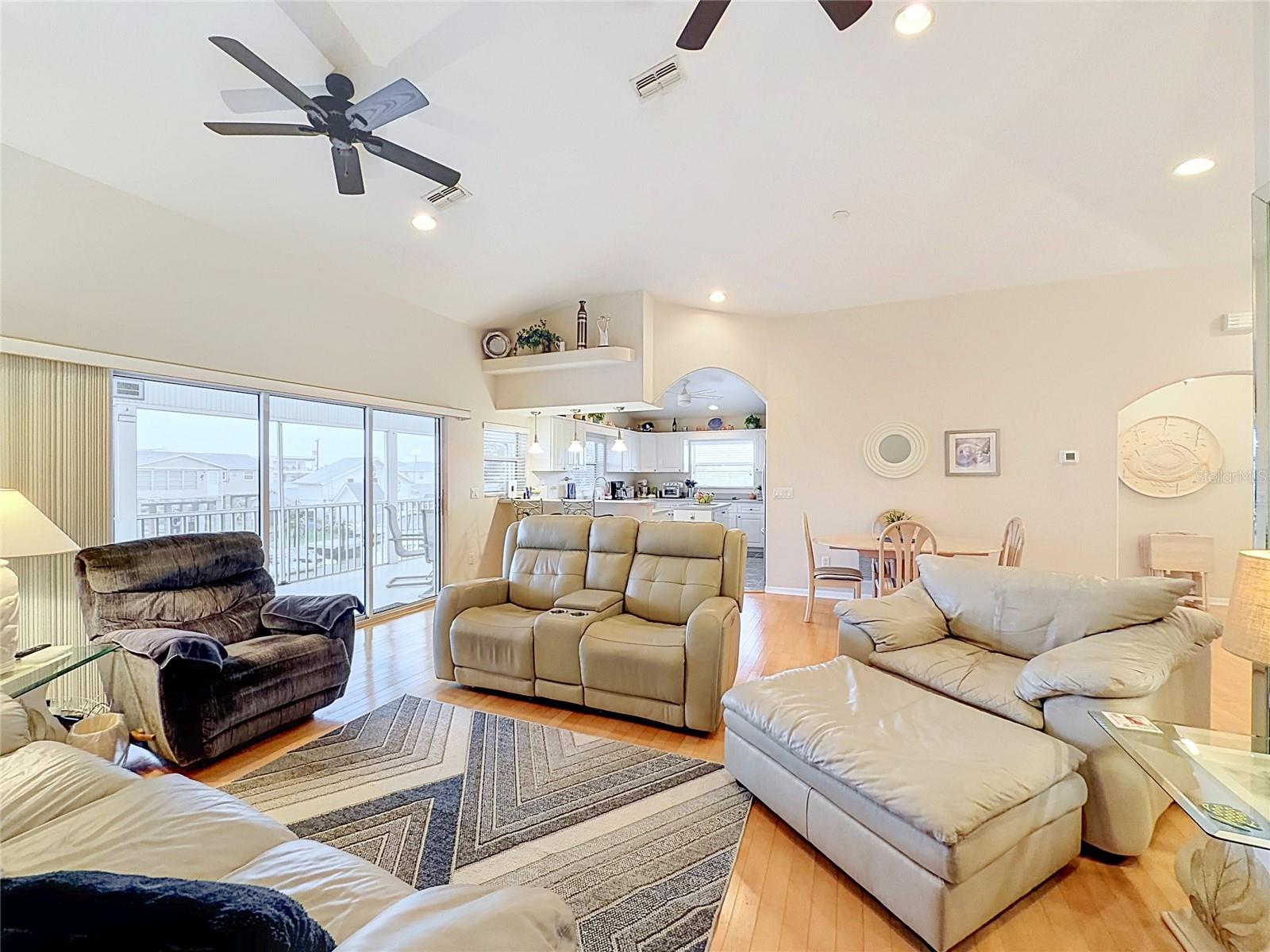 13540 MARIA DR — photo 35