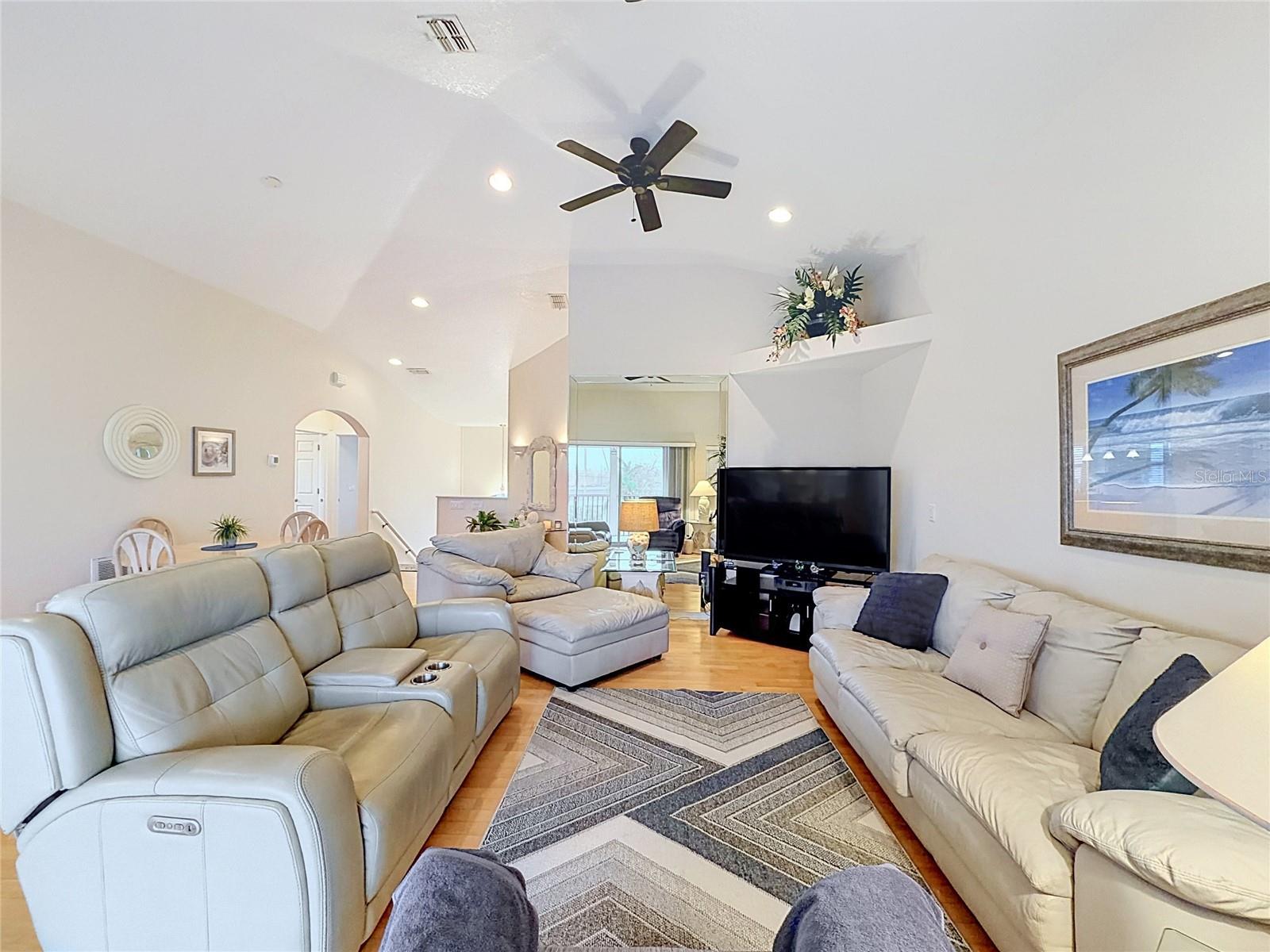 13540 MARIA DR — photo 34