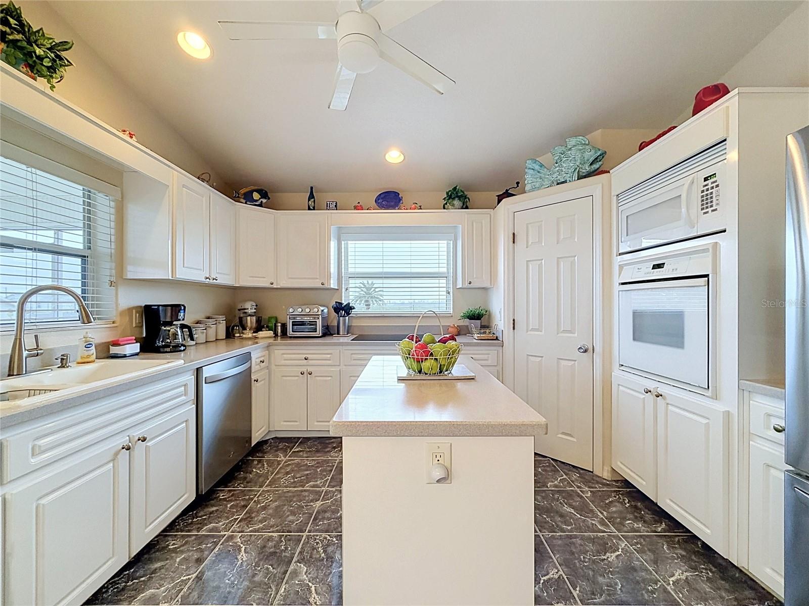 13540 MARIA DR — photo 29