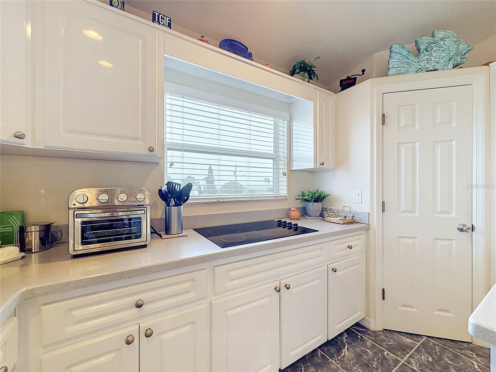 13540 MARIA DR — photo 26