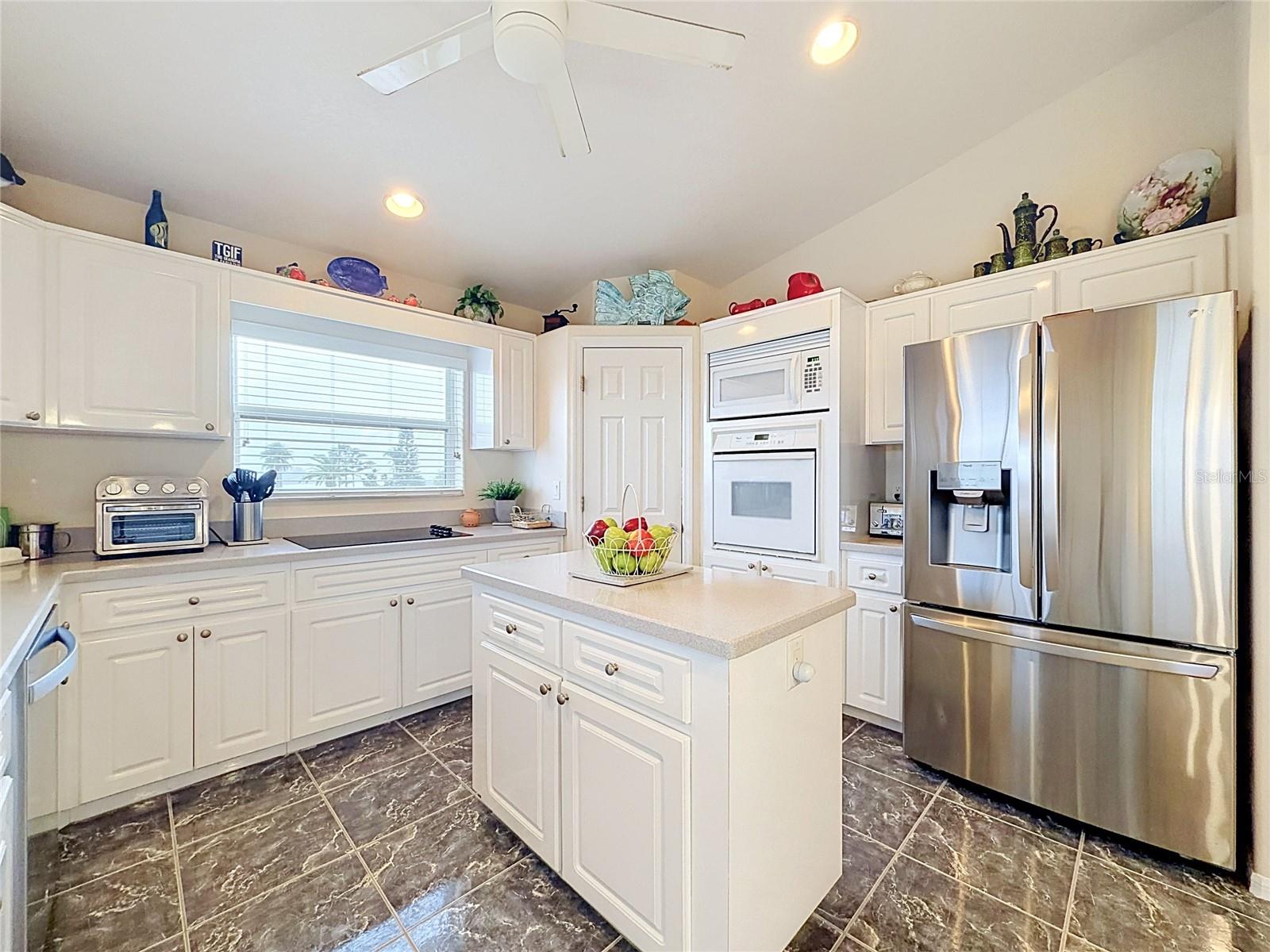 13540 MARIA DR — photo 25