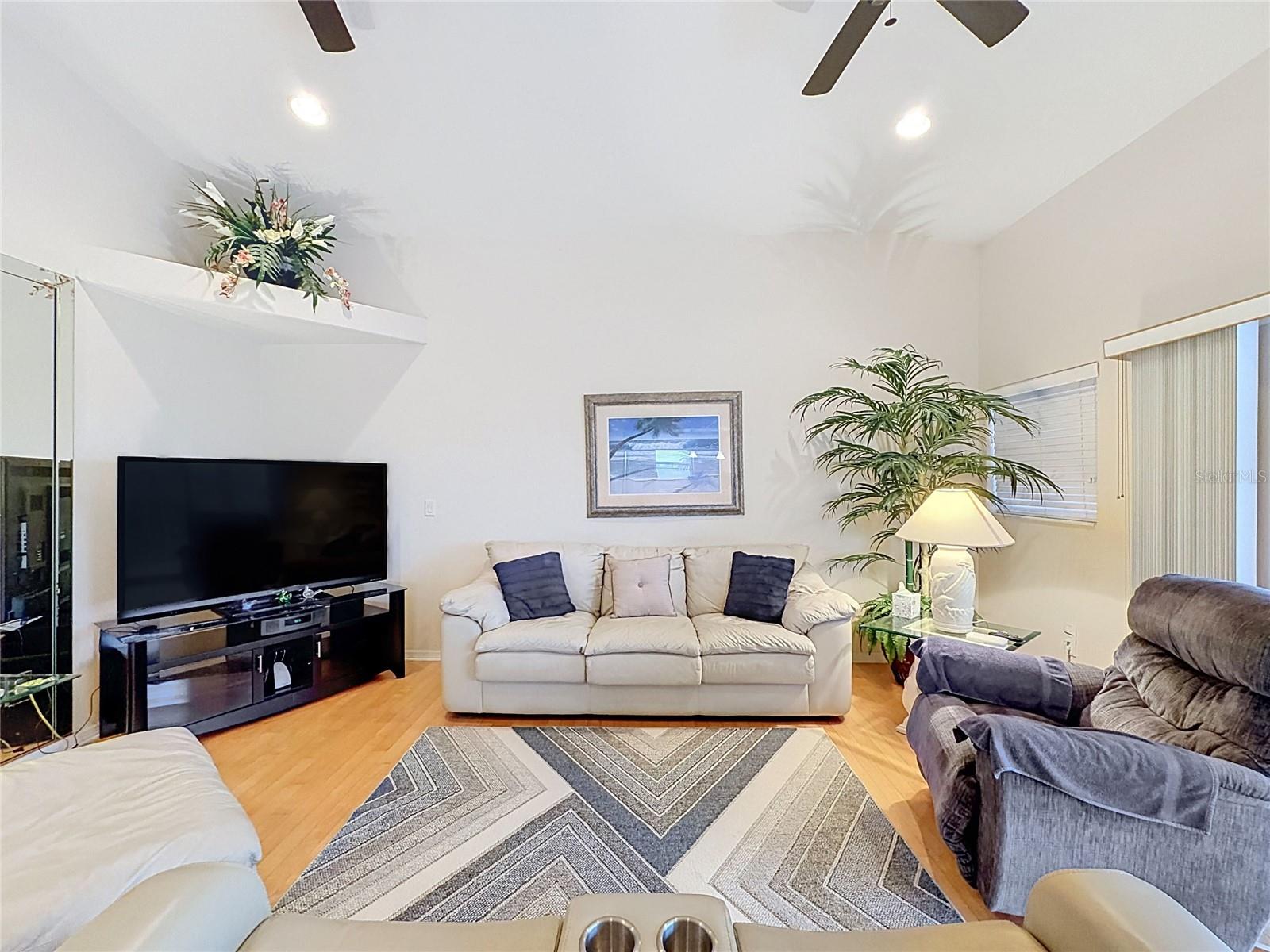 13540 MARIA DR — photo 32