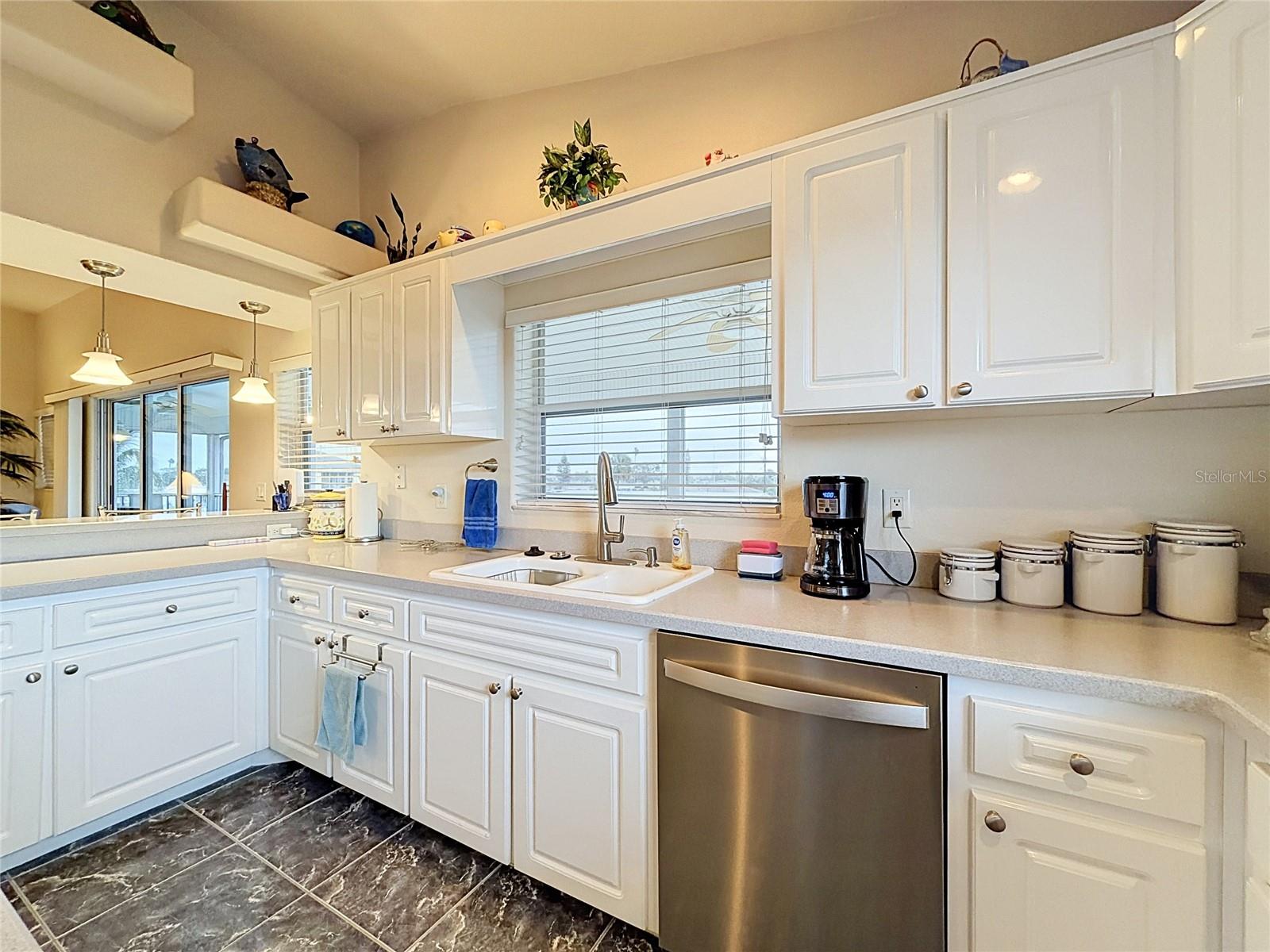 13540 MARIA DR — photo 27
