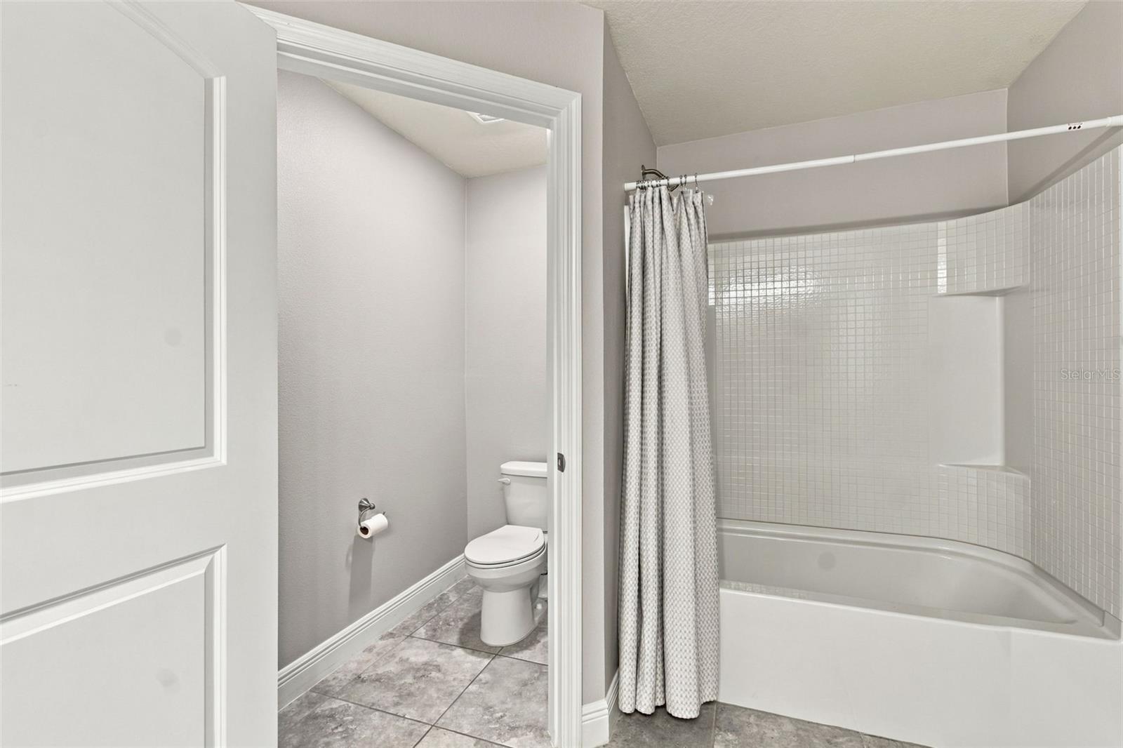 16048 SAWGRASS BREEZE AVE — photo 40