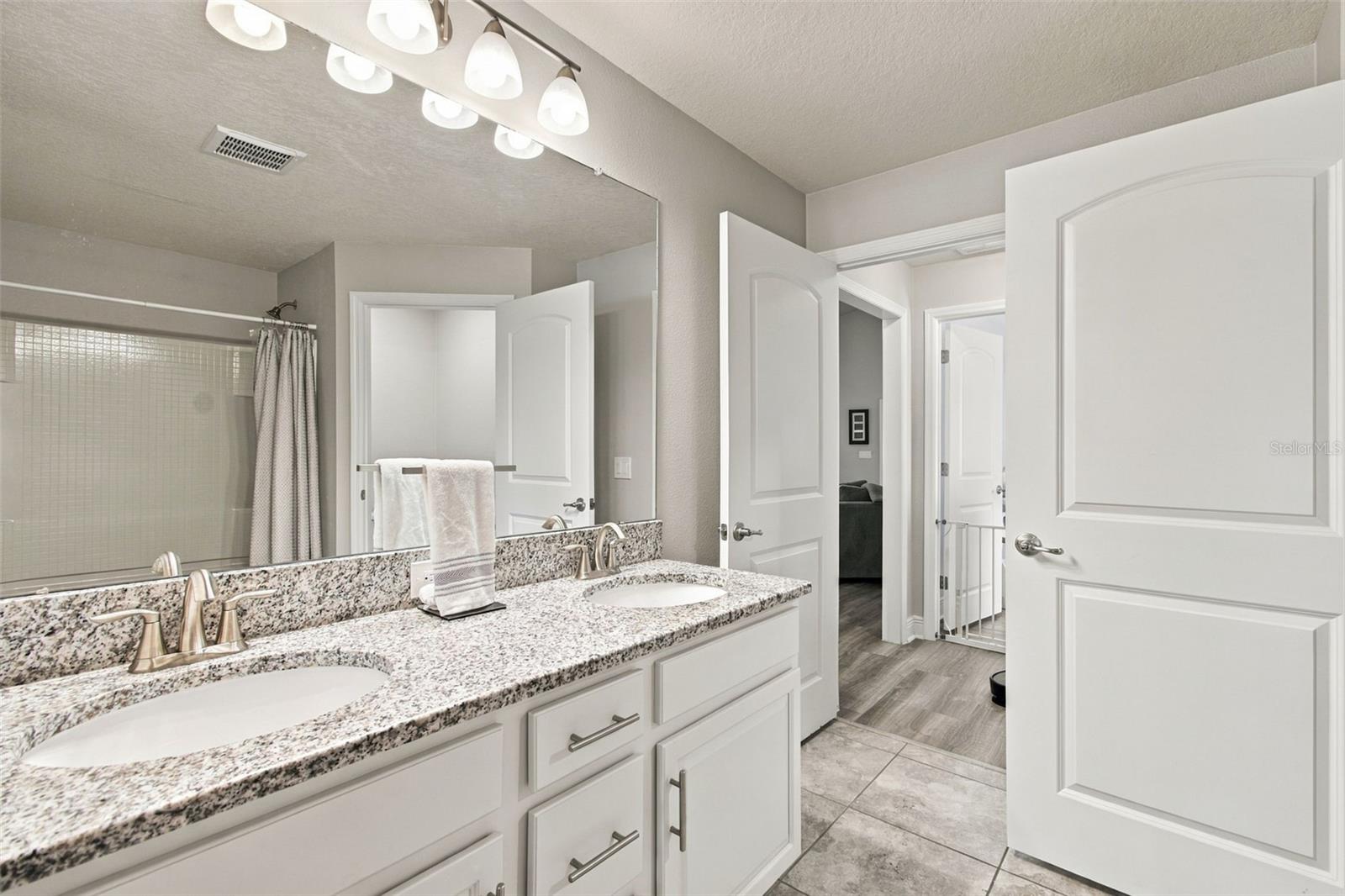 16048 SAWGRASS BREEZE AVE — photo 38
