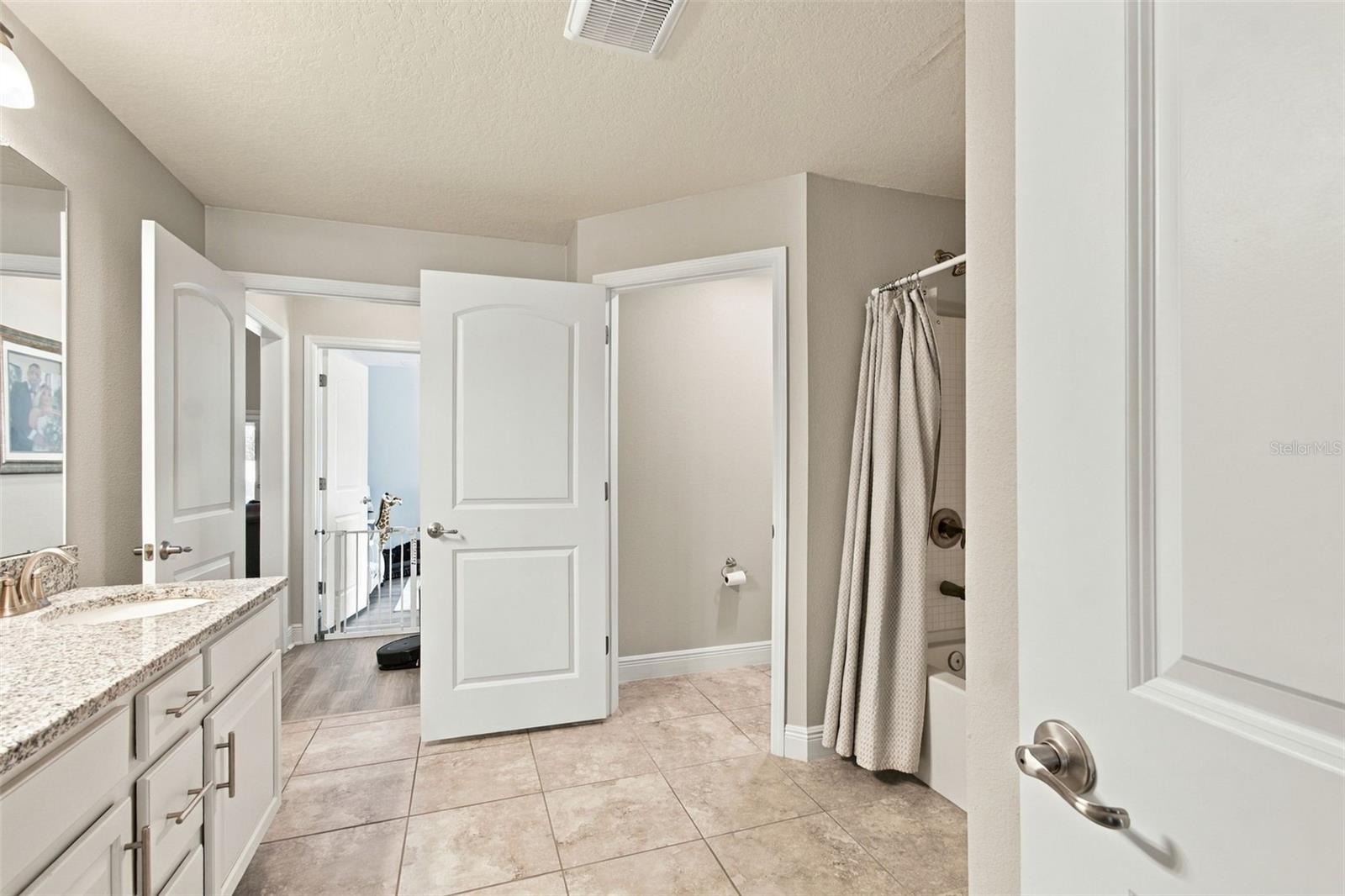 16048 SAWGRASS BREEZE AVE — photo 37