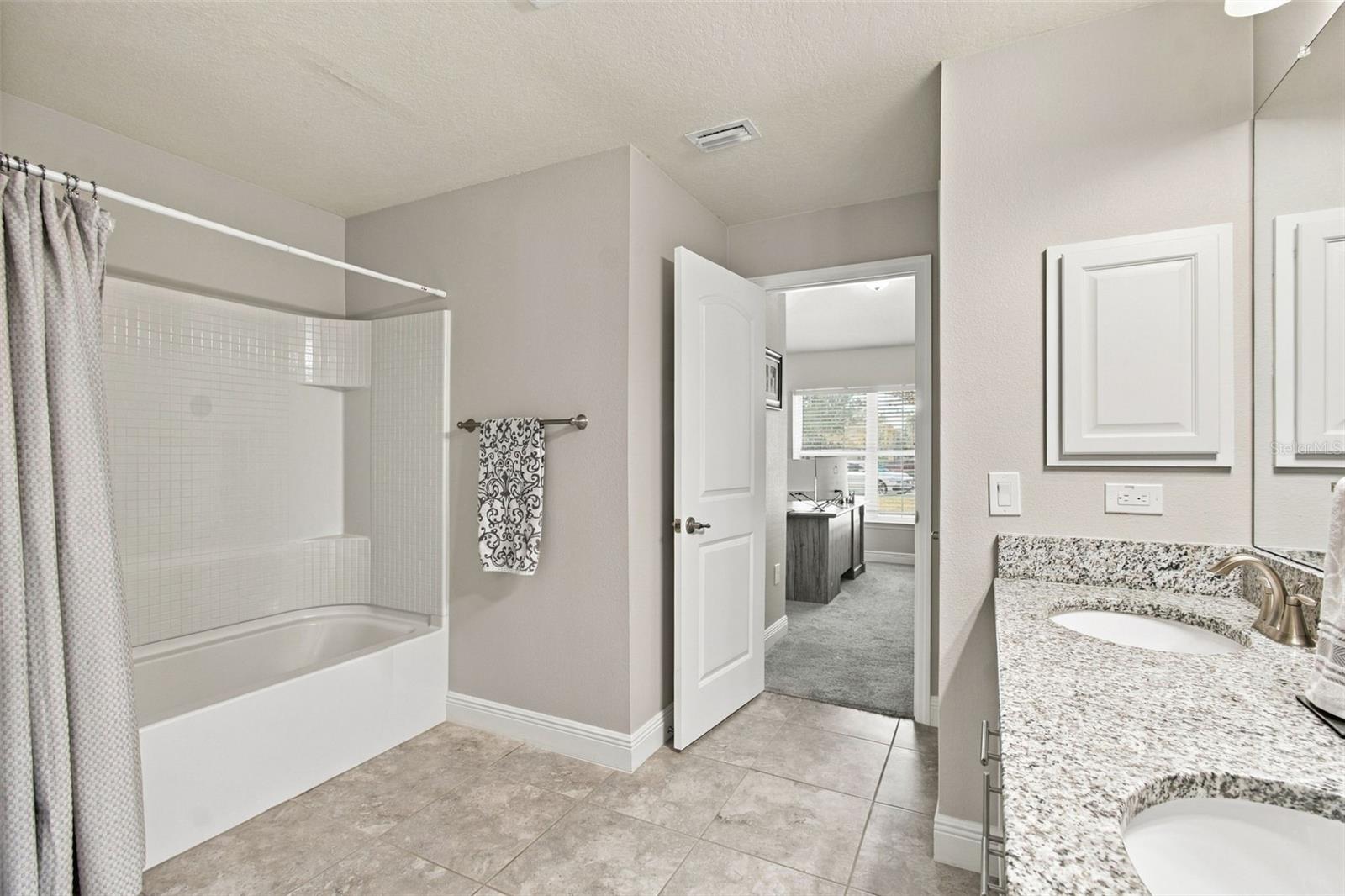 16048 SAWGRASS BREEZE AVE — photo 39