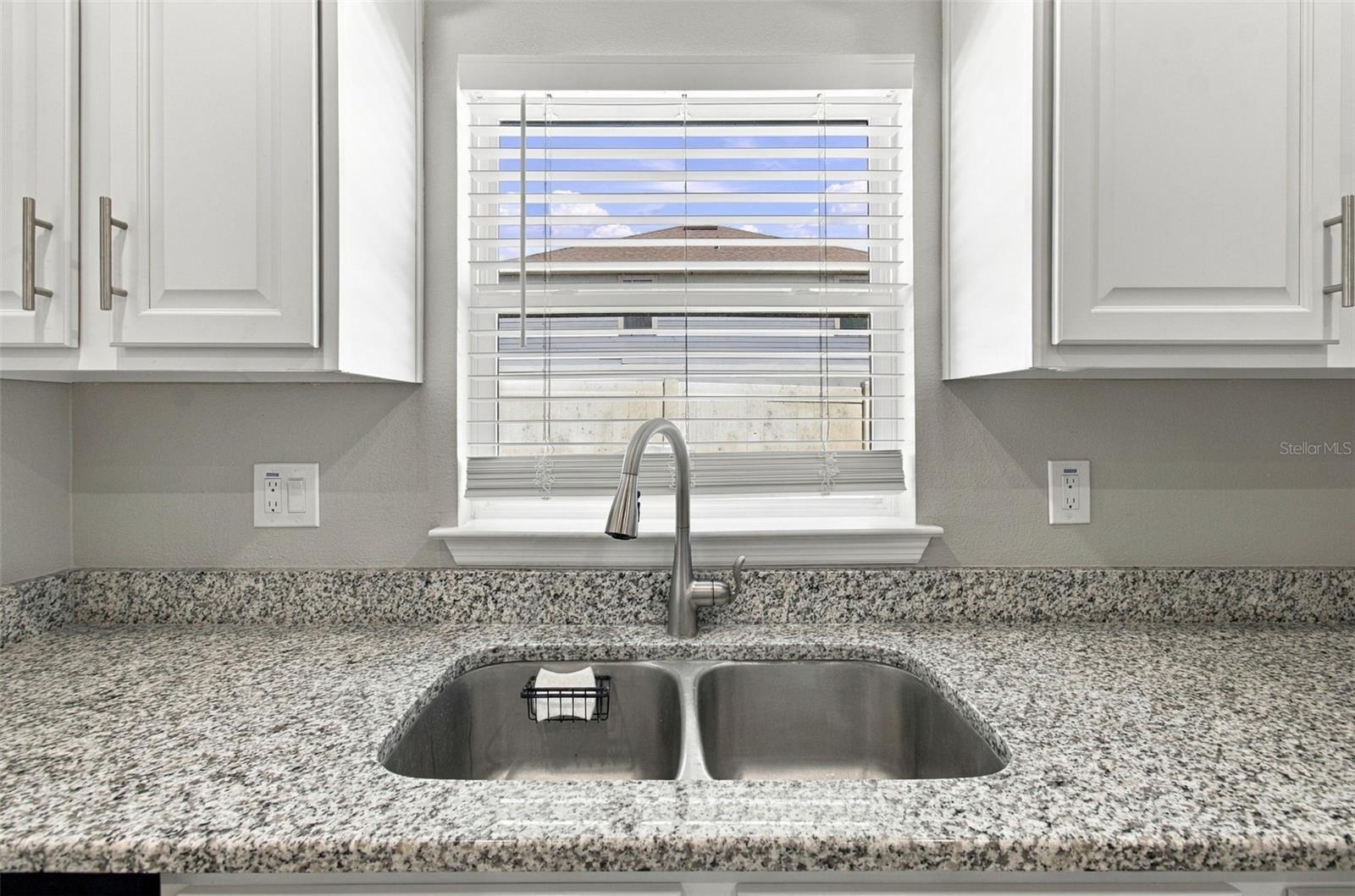 16048 SAWGRASS BREEZE AVE — photo 20