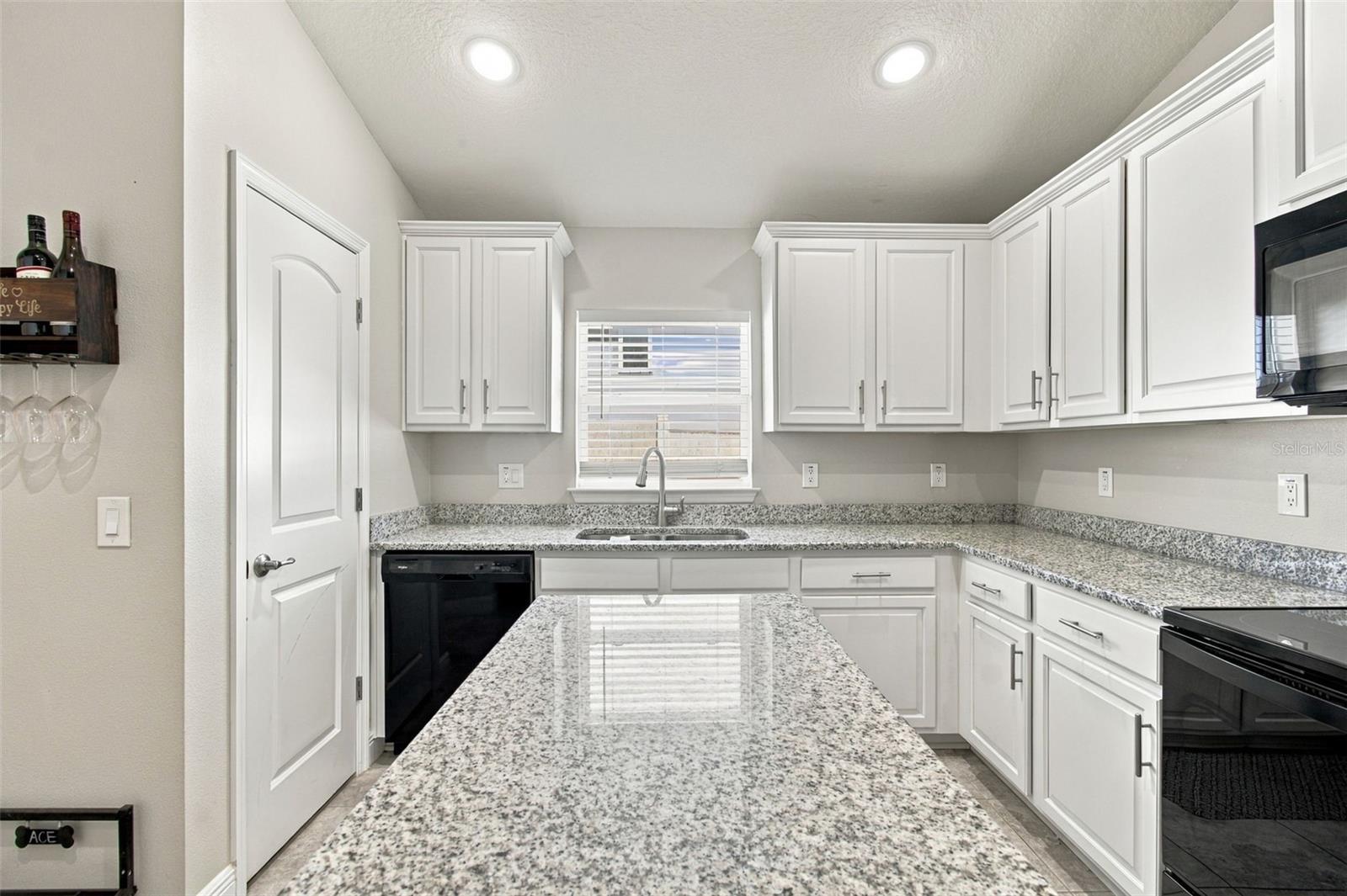 16048 SAWGRASS BREEZE AVE — photo 18