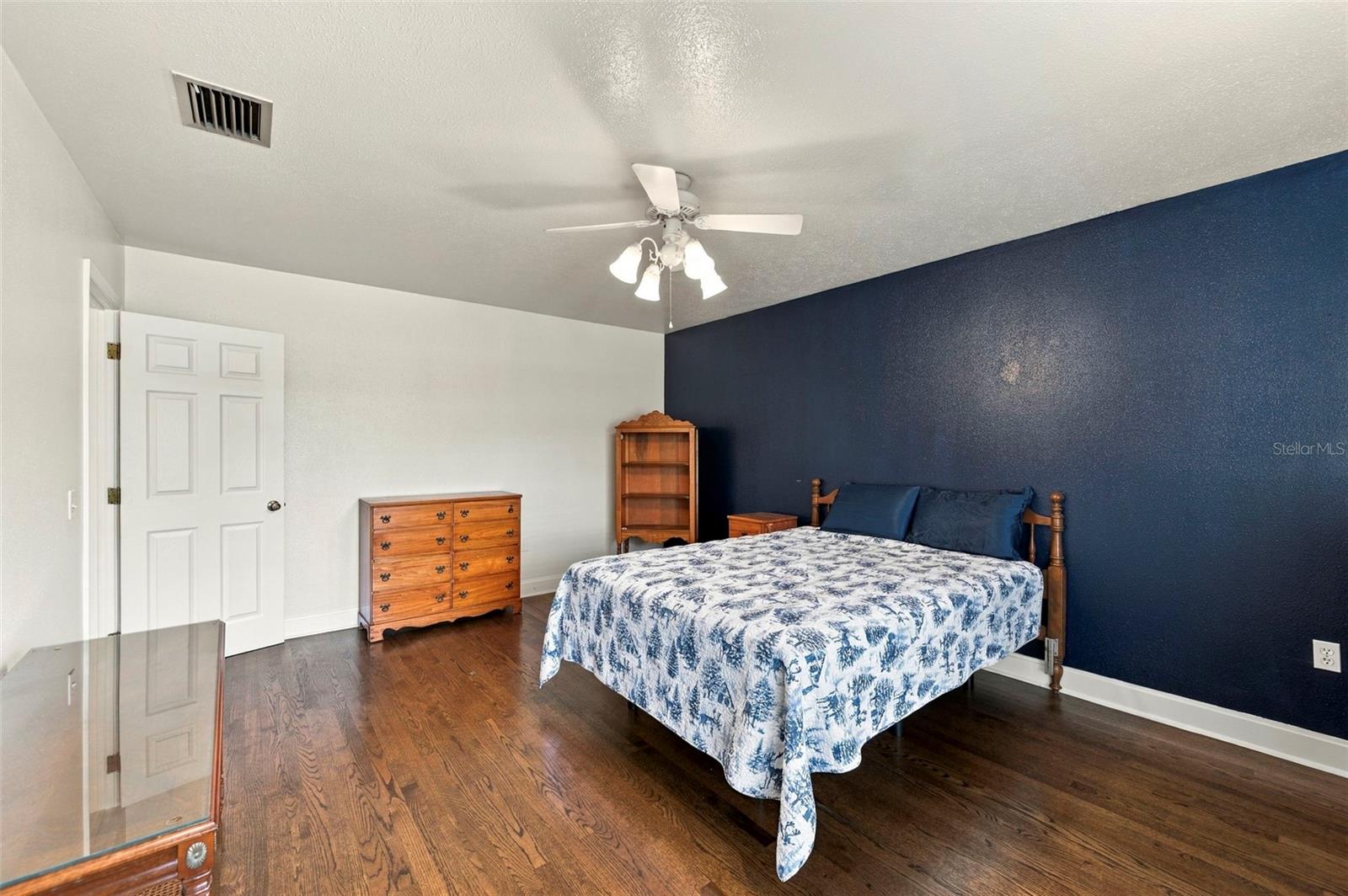 115 HICKORY CREEK DR — photo 33