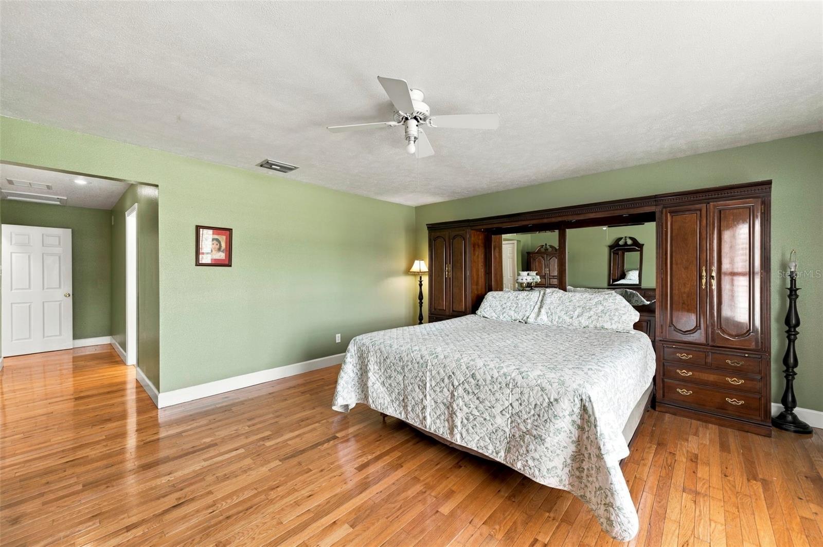 115 HICKORY CREEK DR — photo 42