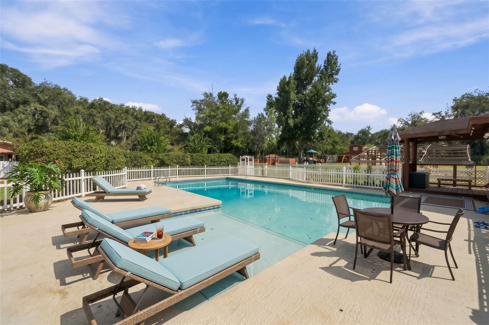 115 HICKORY CREEK DR — photo 2