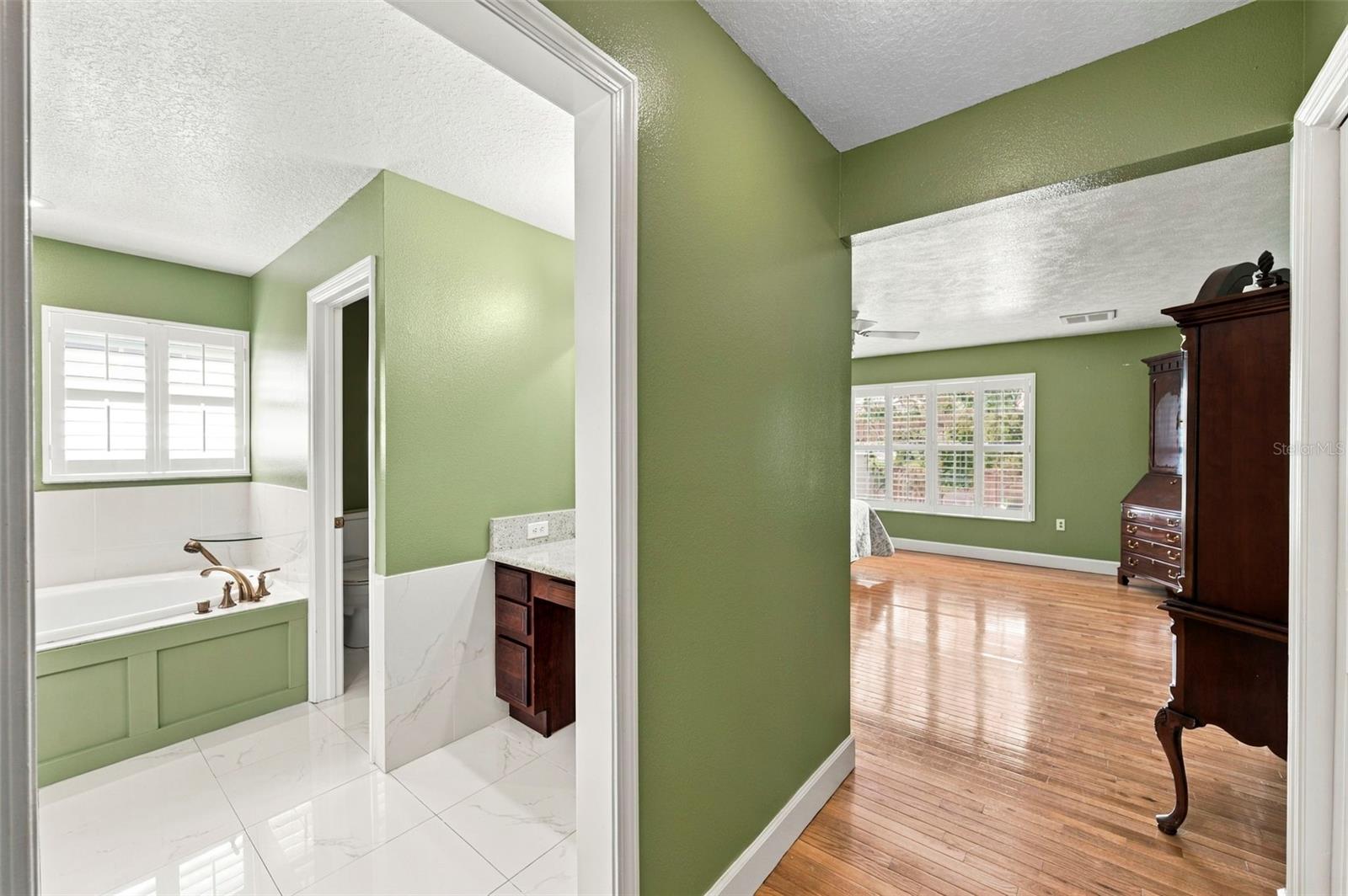 115 HICKORY CREEK DR — photo 38