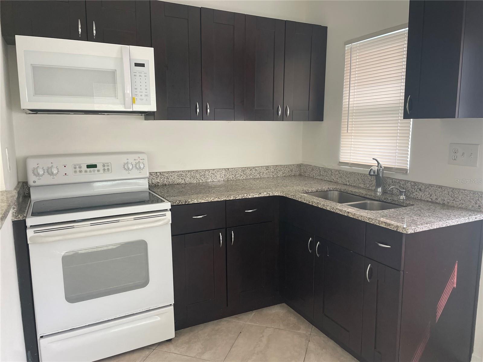 319 N JUPITER AVE — photo 10