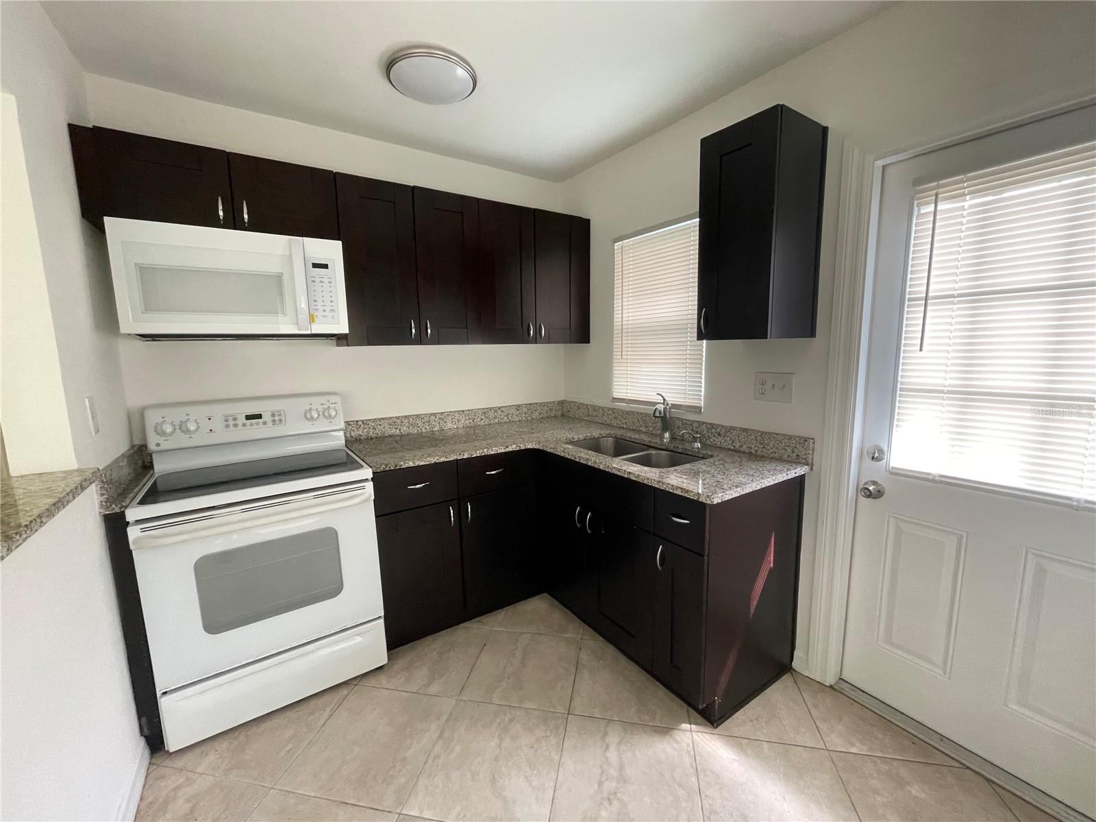 319 N JUPITER AVE — photo 9