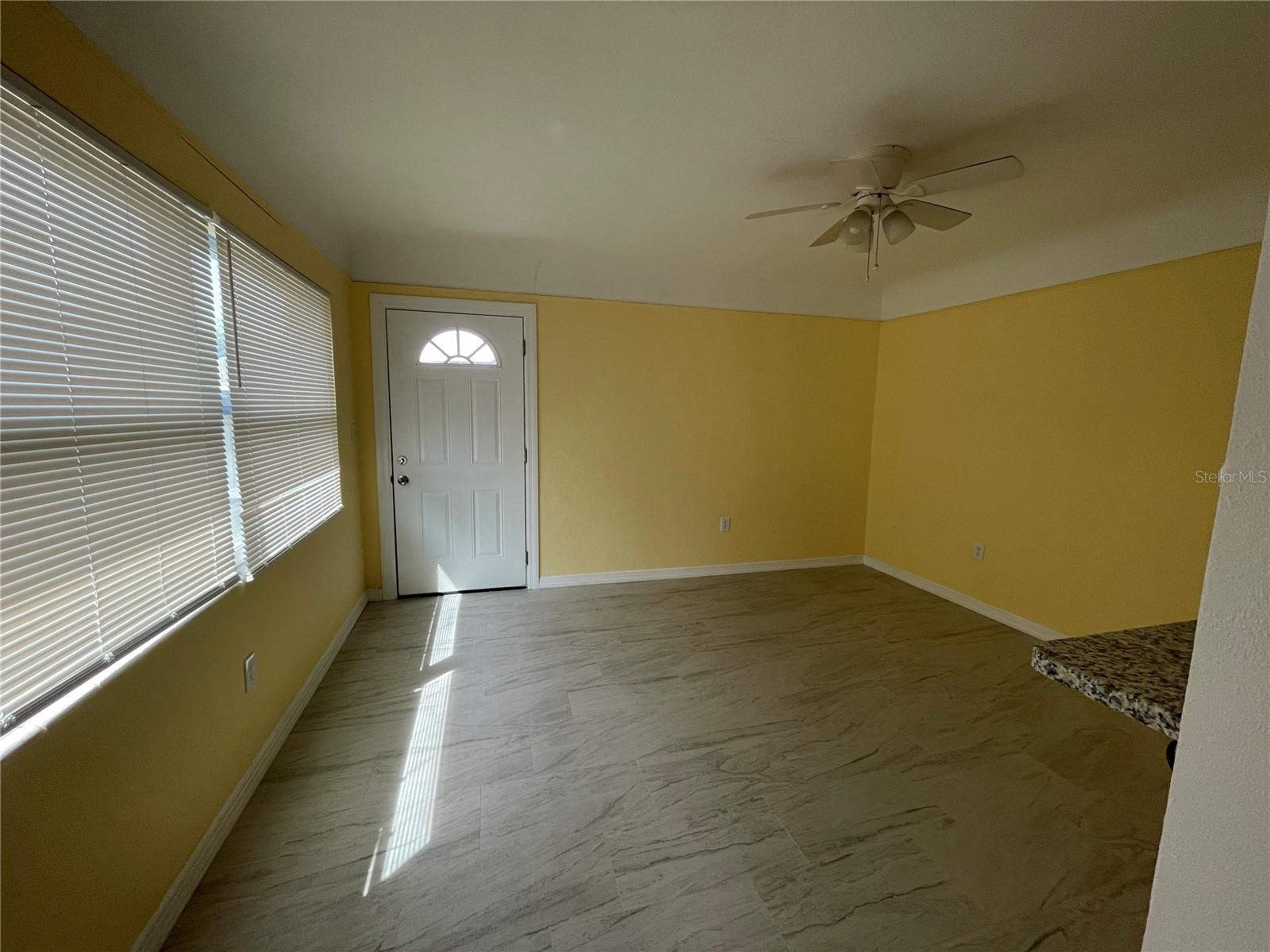 319 N JUPITER AVE — photo 4