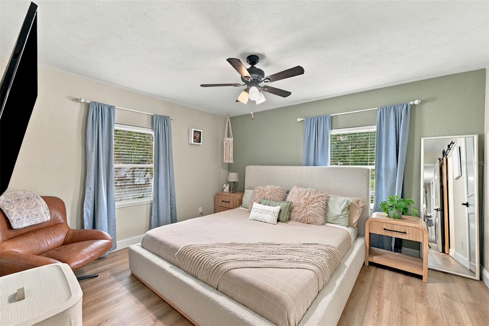 125 SIOBHAN AVE — photo 33