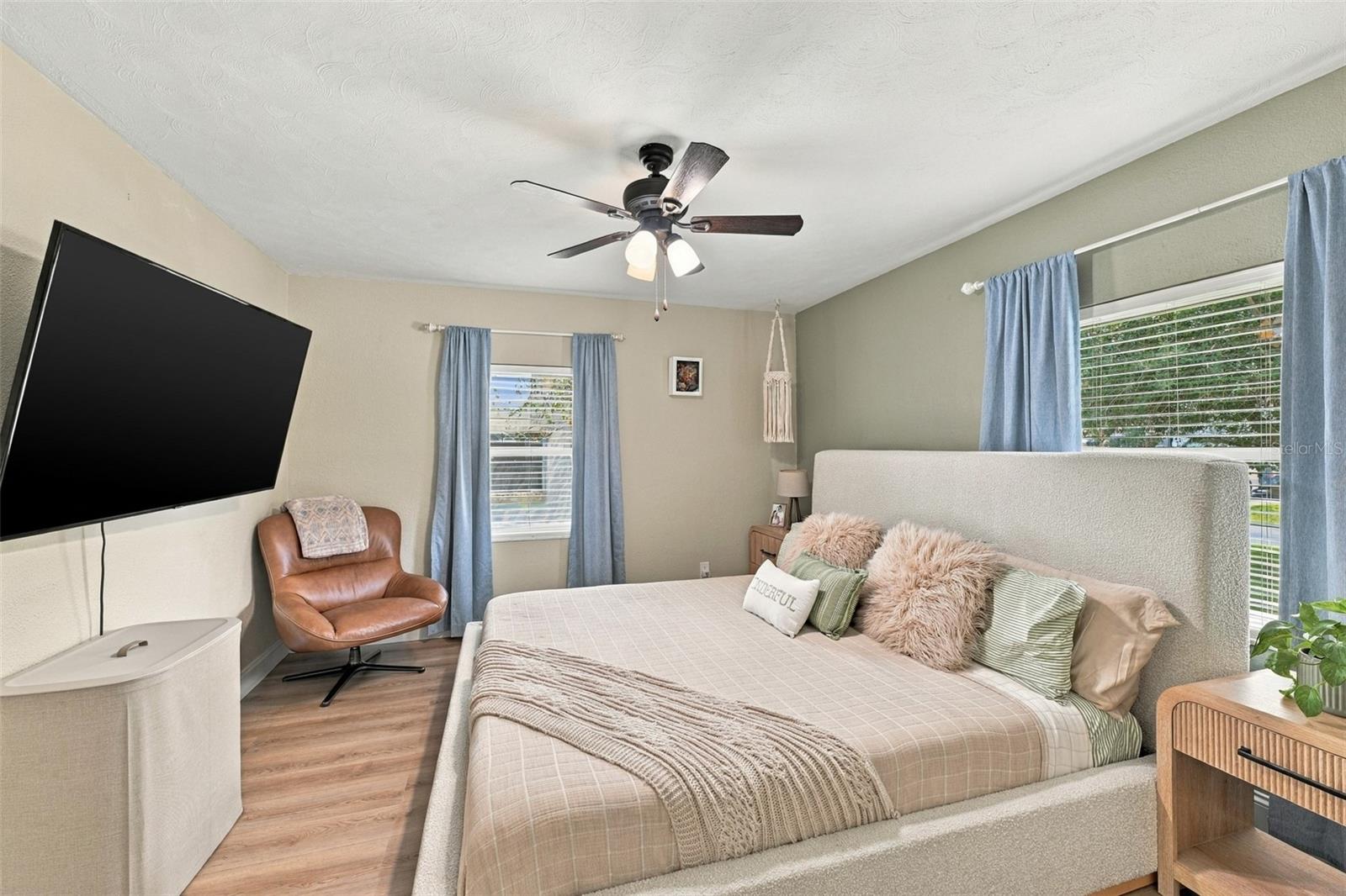 125 SIOBHAN AVE — photo 34