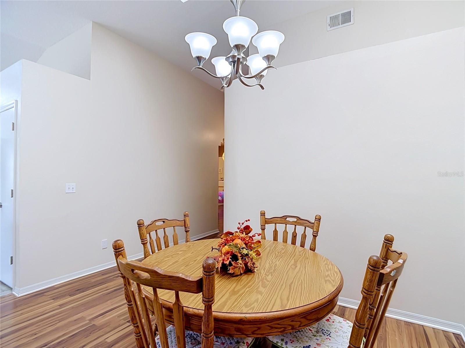 5818 AZURE DR — photo 8