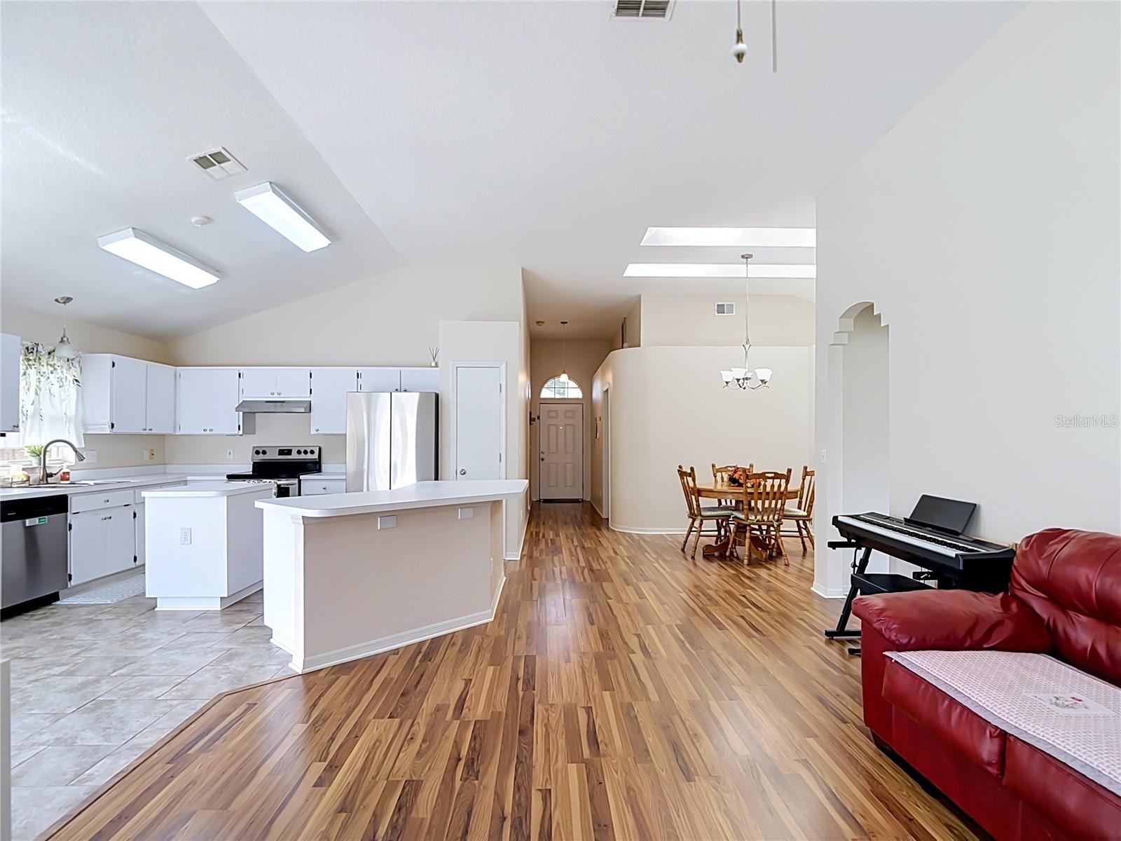 5818 AZURE DR — photo 28