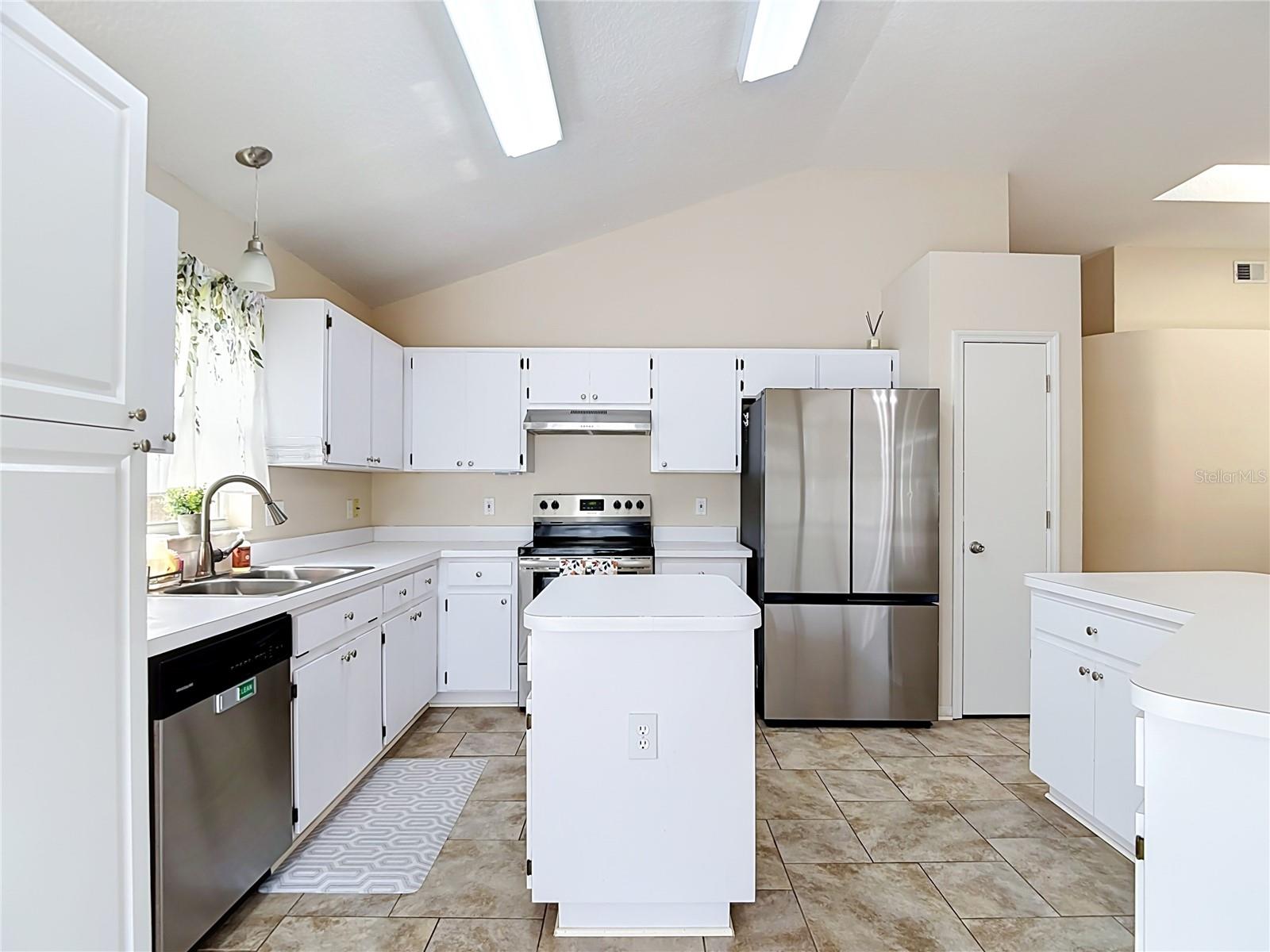 5818 AZURE DR — photo 19