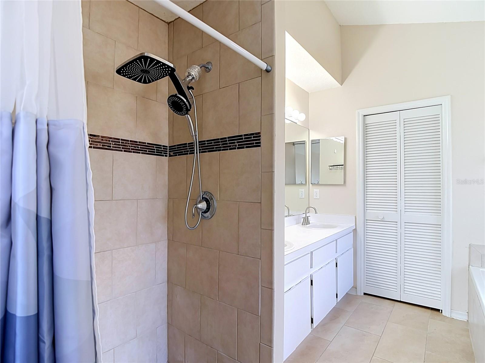 5818 AZURE DR — photo 35