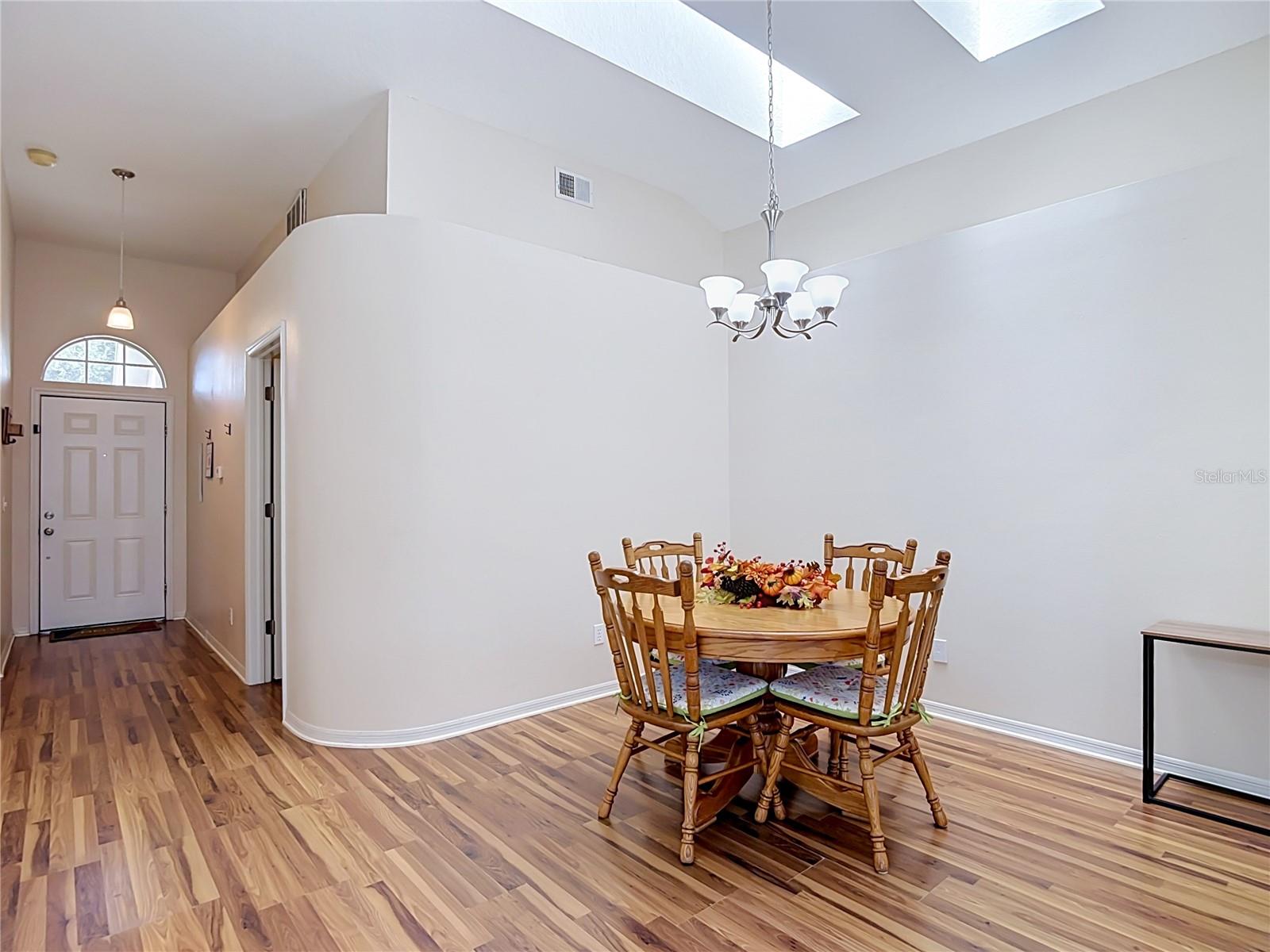 5818 AZURE DR — photo 7