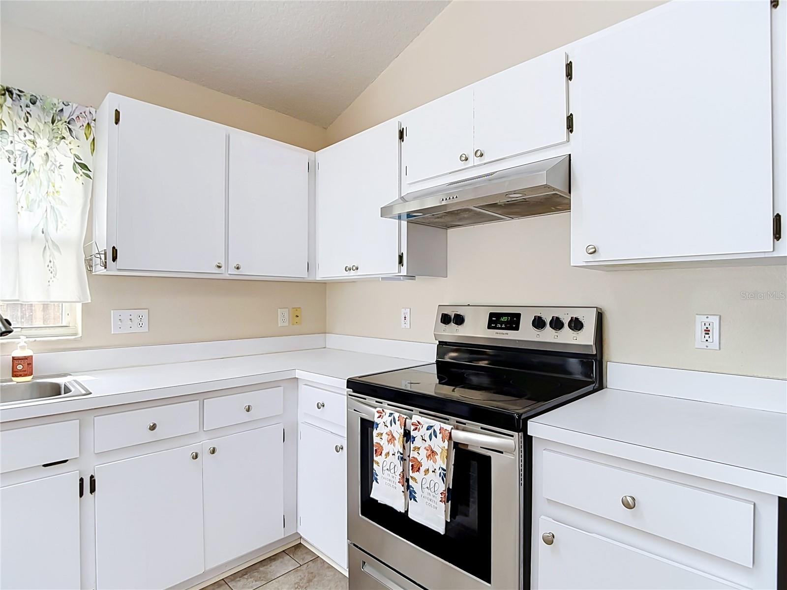 5818 AZURE DR — photo 15