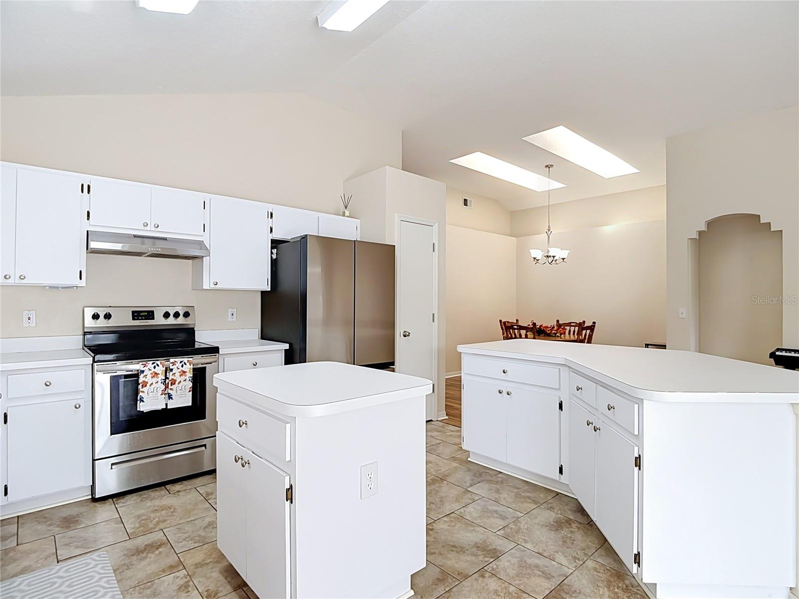 5818 AZURE DR — photo 18