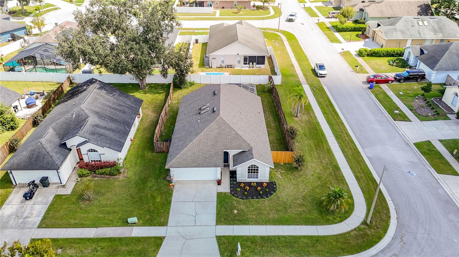 5818 AZURE DR — photo 2