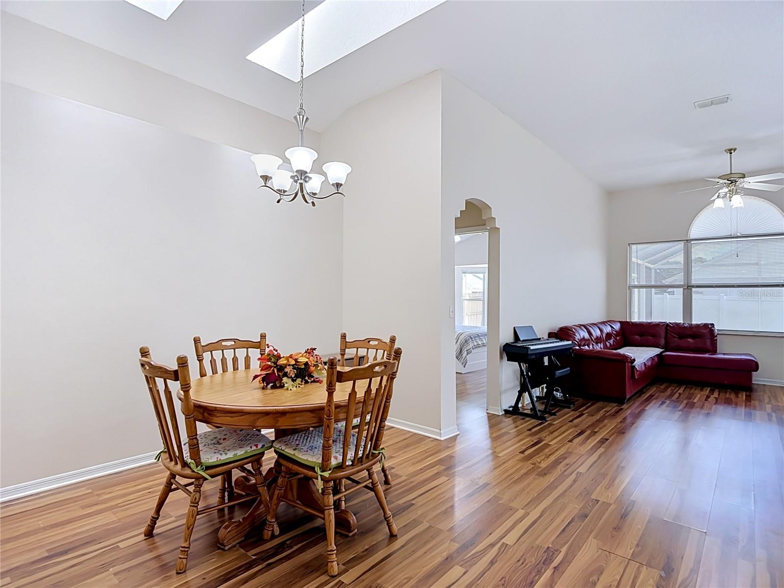 5818 AZURE DR — photo 6