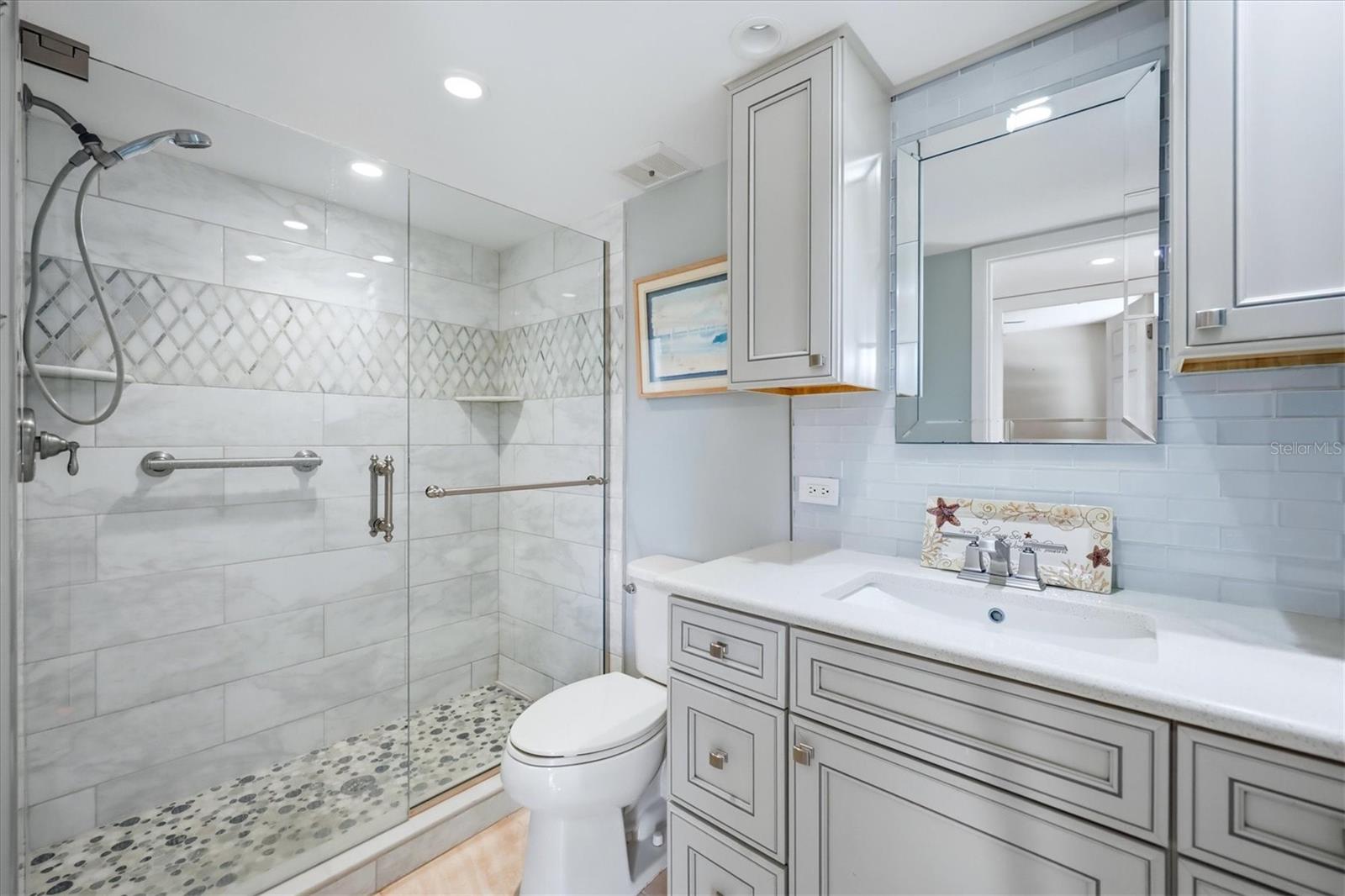 753 OAKVIEW DR — photo 22
