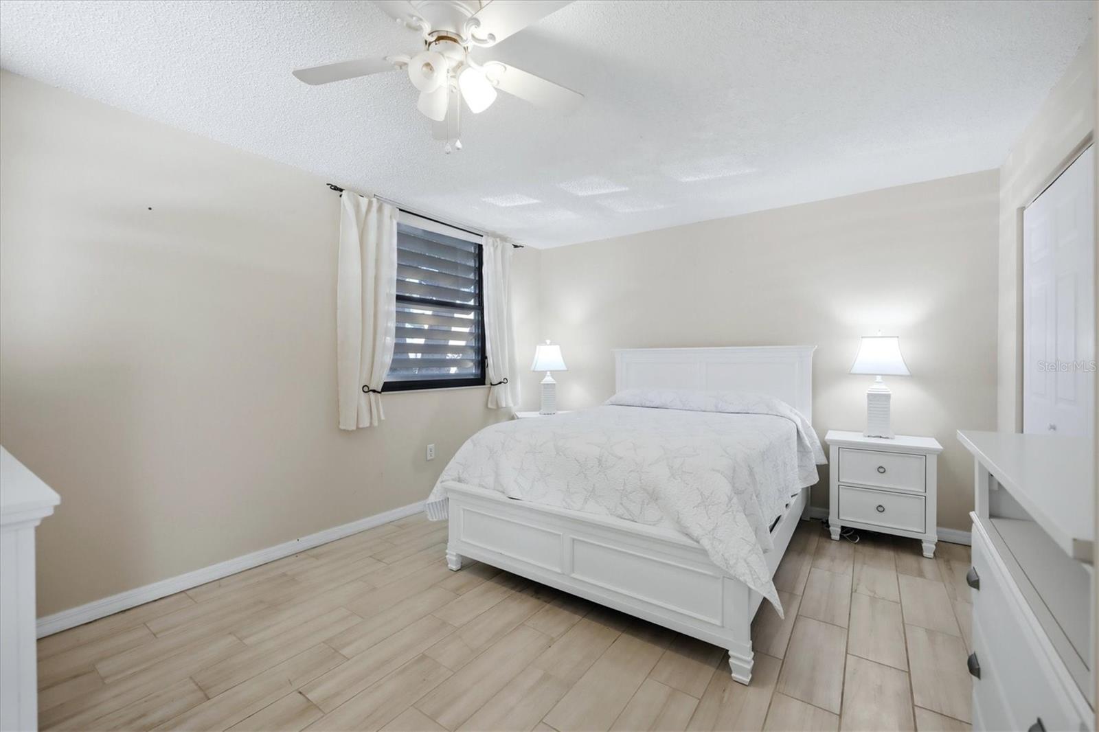 753 OAKVIEW DR — photo 20