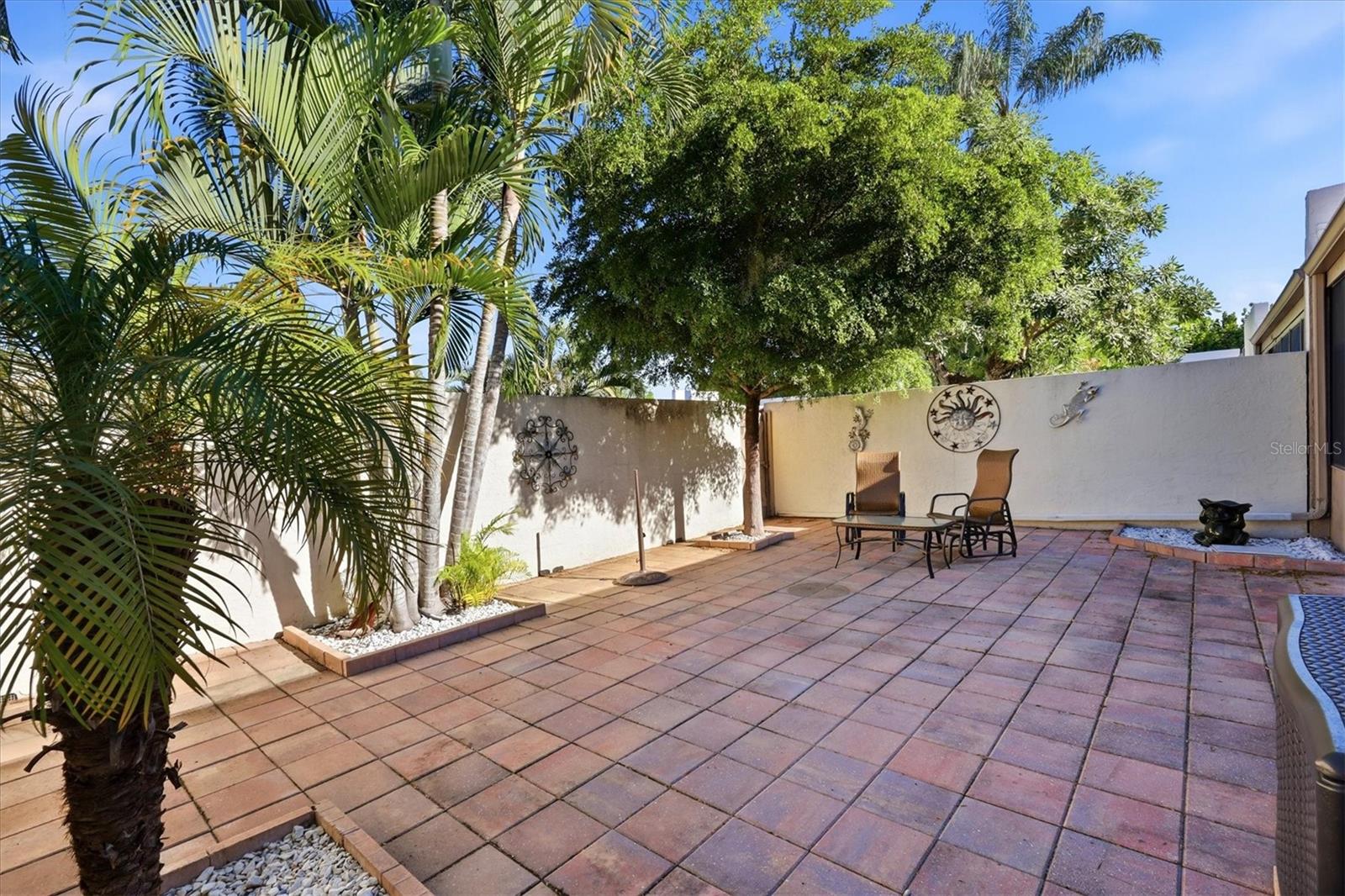 753 OAKVIEW DR — photo 32