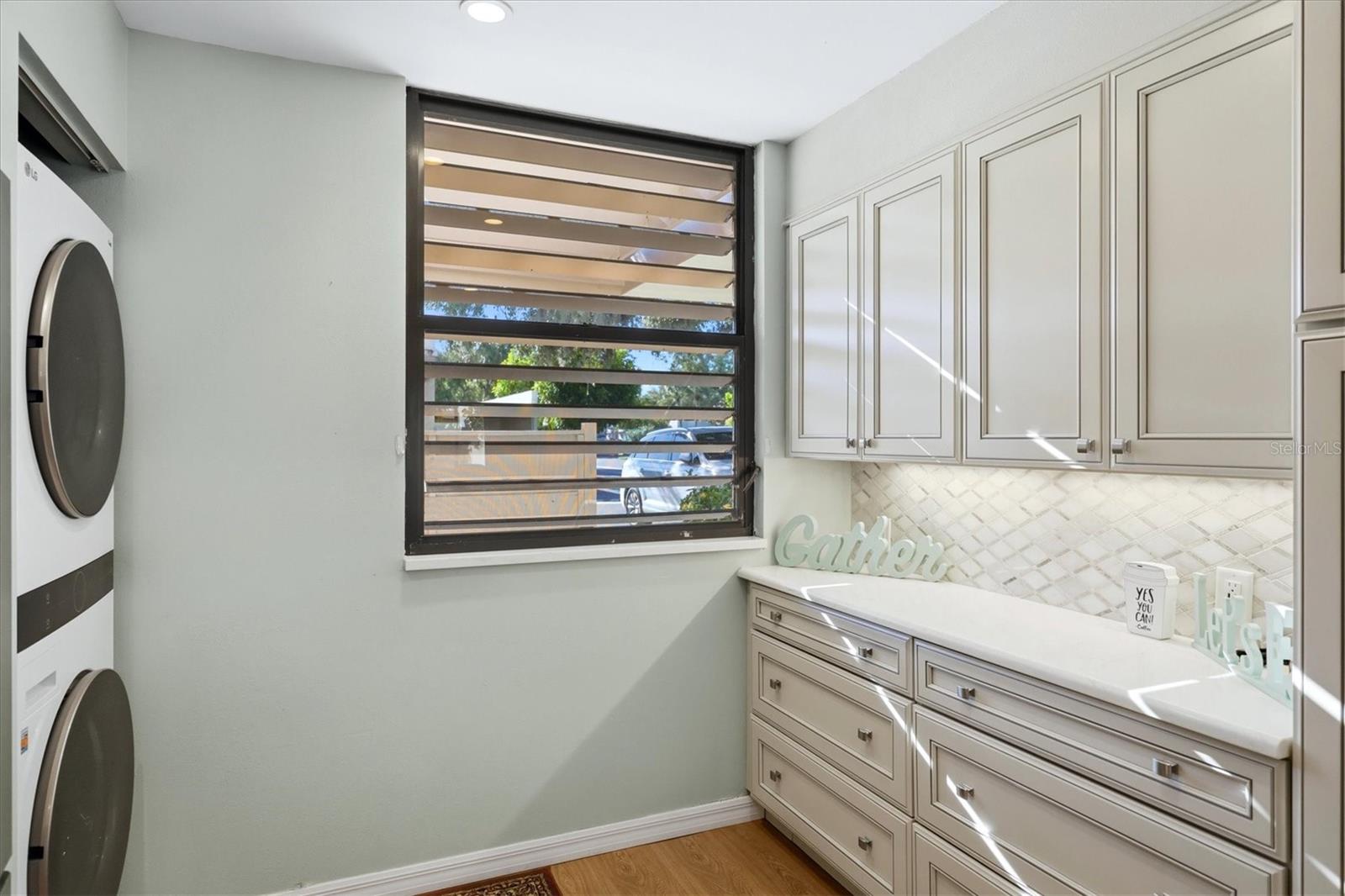 753 OAKVIEW DR — photo 27