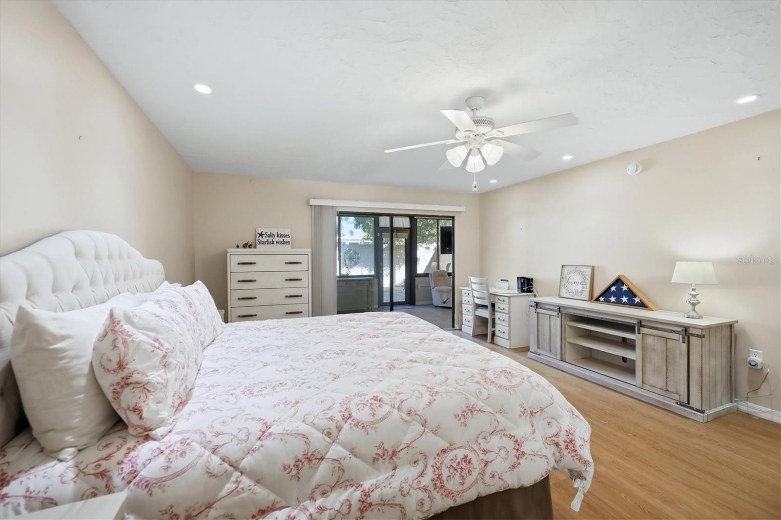 753 OAKVIEW DR — photo 16
