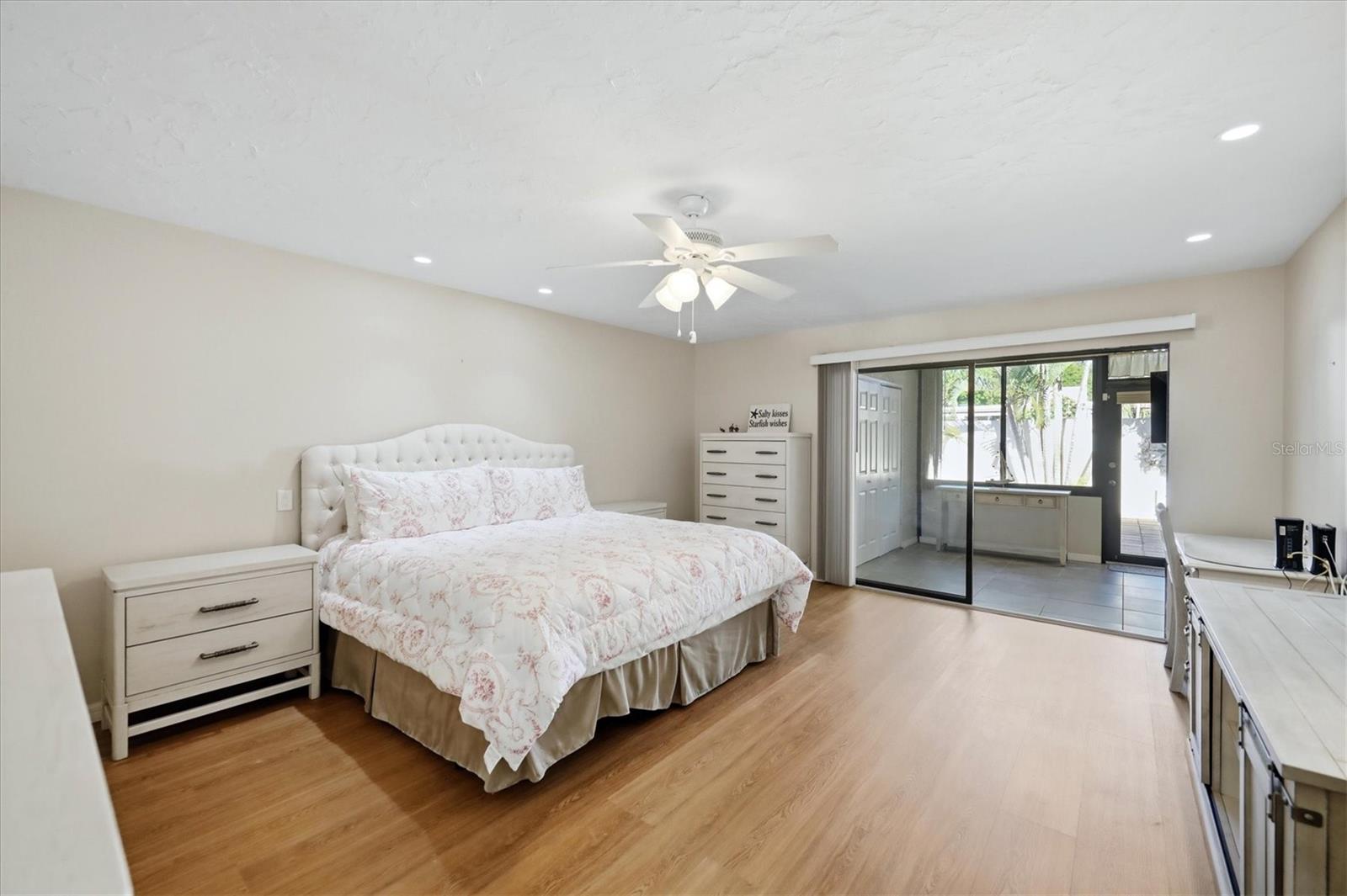 753 OAKVIEW DR — photo 17