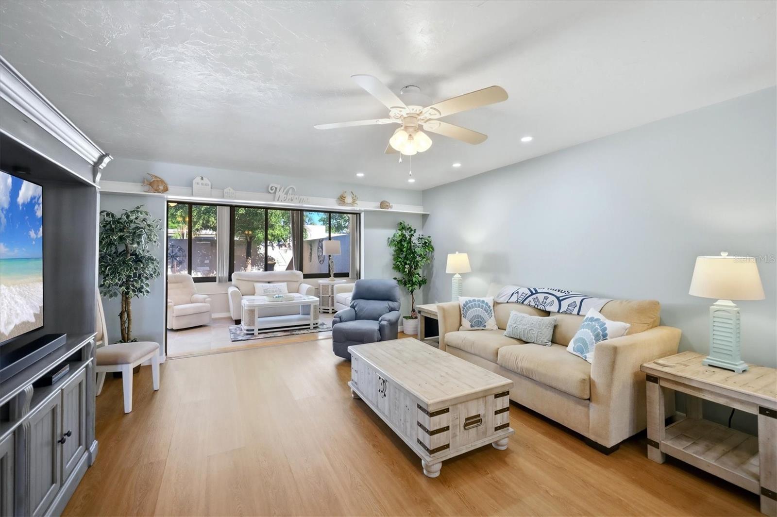 753 OAKVIEW DR — photo 4
