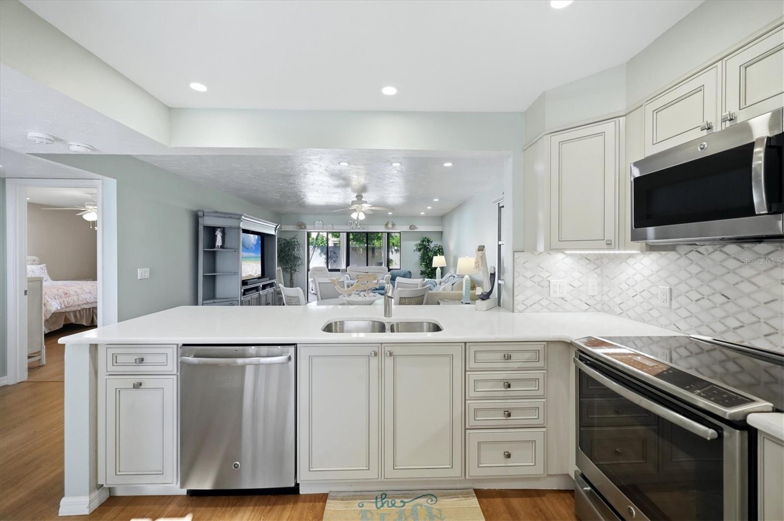 753 OAKVIEW DR — photo 13