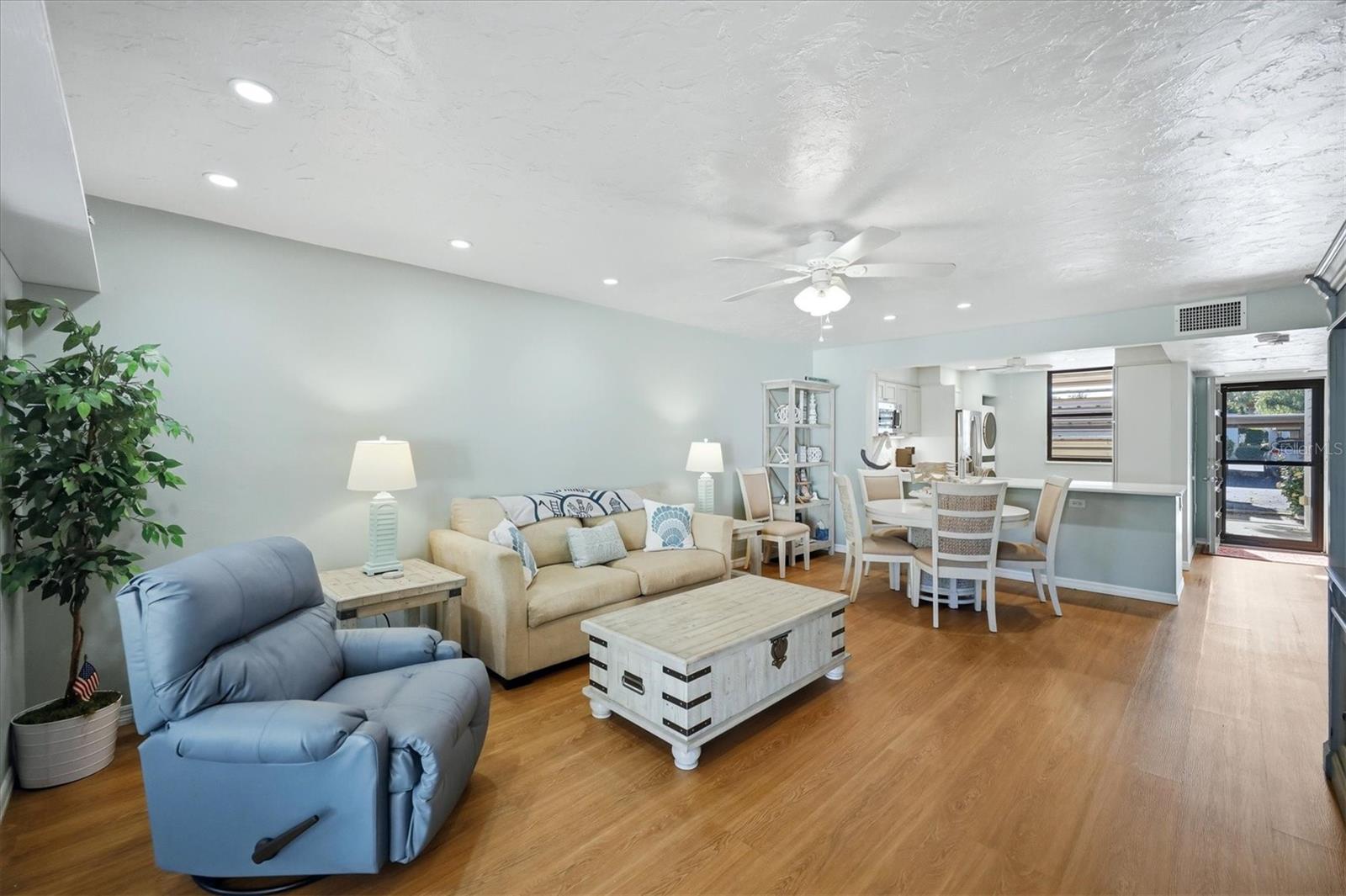 753 OAKVIEW DR — photo 6