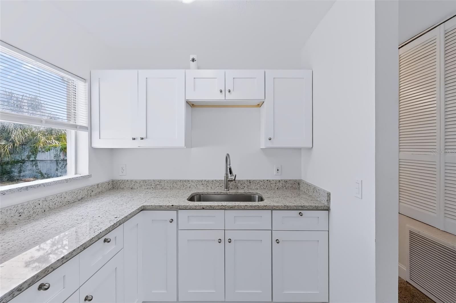 2438 N RAMONA CIR — photo 13