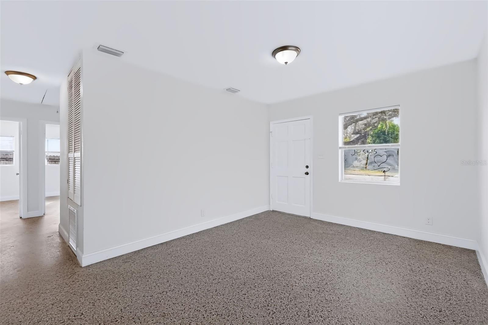 2438 N RAMONA CIR — photo 8